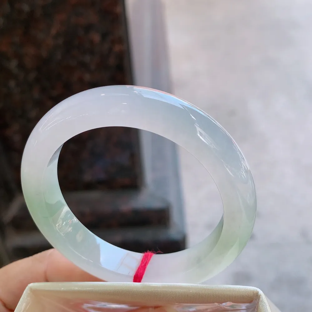 正圈高冰绿 无瑕 尺寸:51.8/10.3/7.3 种色兼备