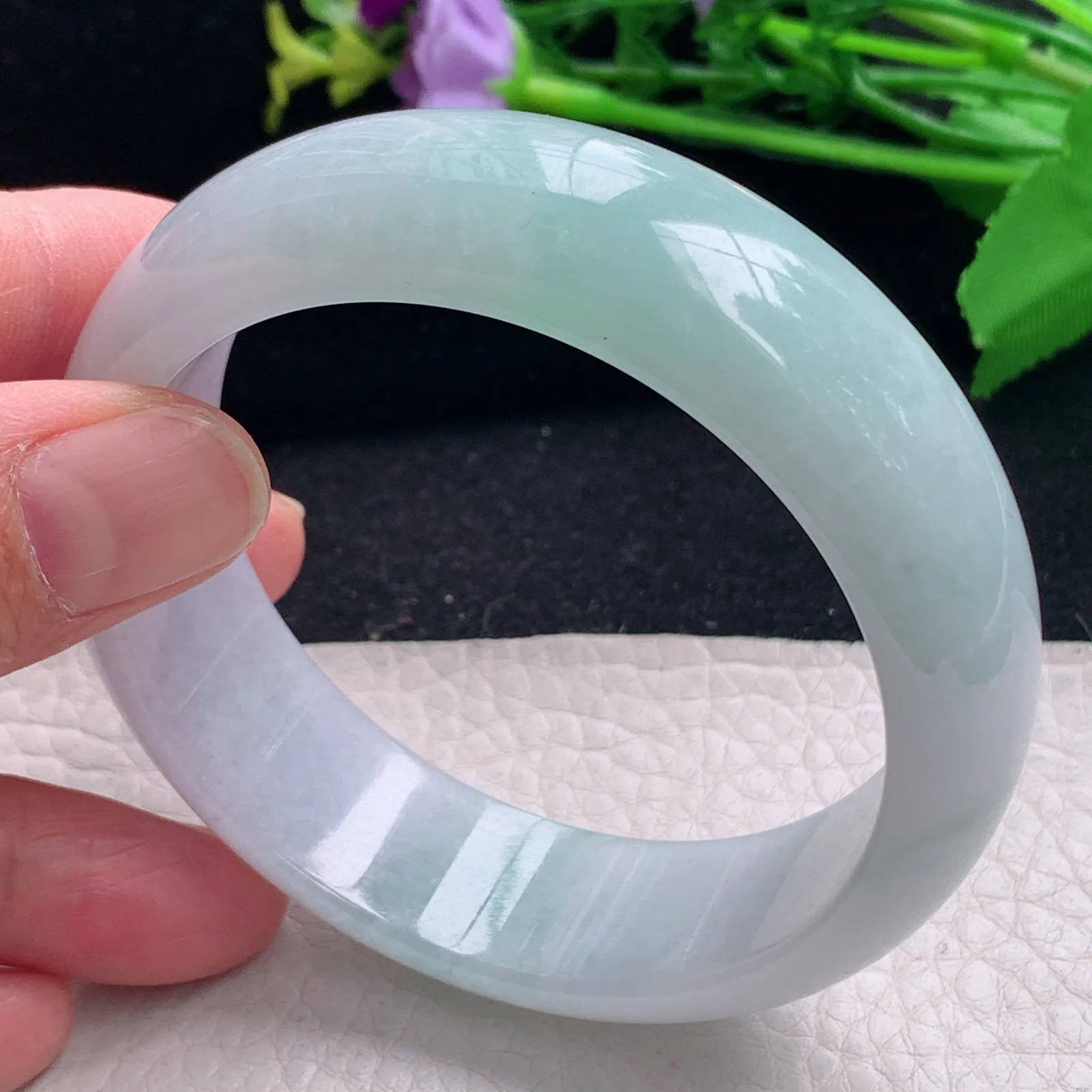 js自然光58.5*18.2*8轮胎镯 缅甸翡翠a货飘绿清新宽边玉手镯 玉手环