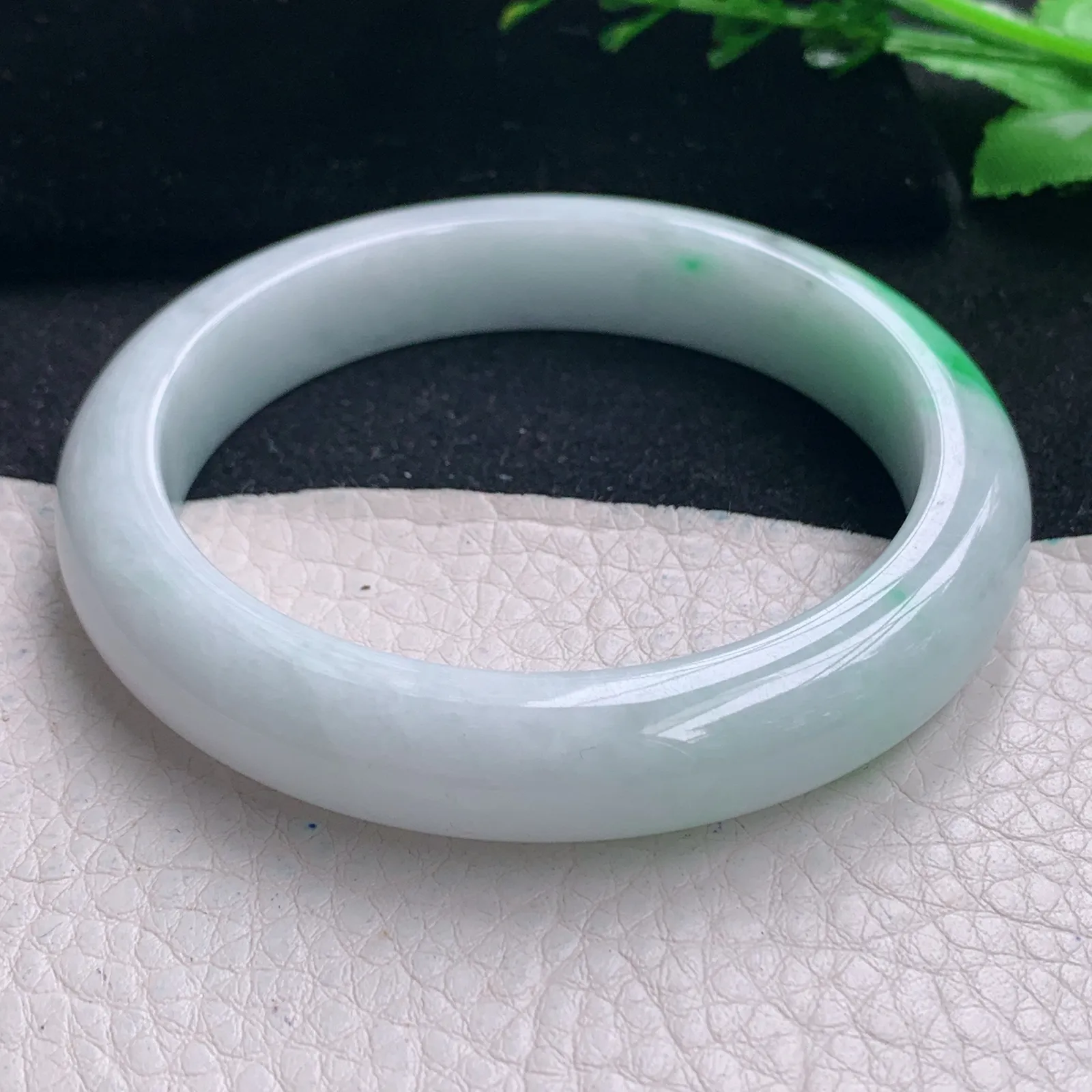 qn自然光58*11.9*8.5平安镯 缅甸翡翠a货飘绿宽边玉手镯 玉手环