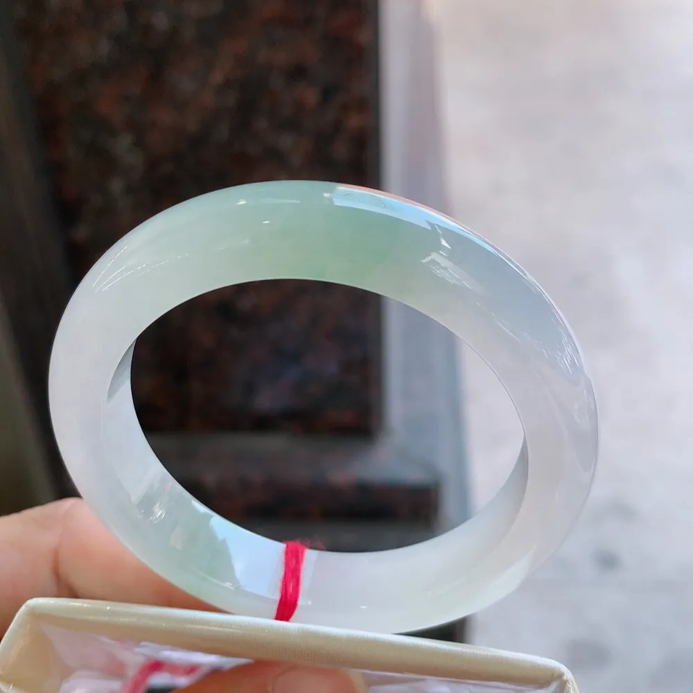 正圈高冰绿 无瑕 尺寸:51.8/10.3/7.3 种色兼备