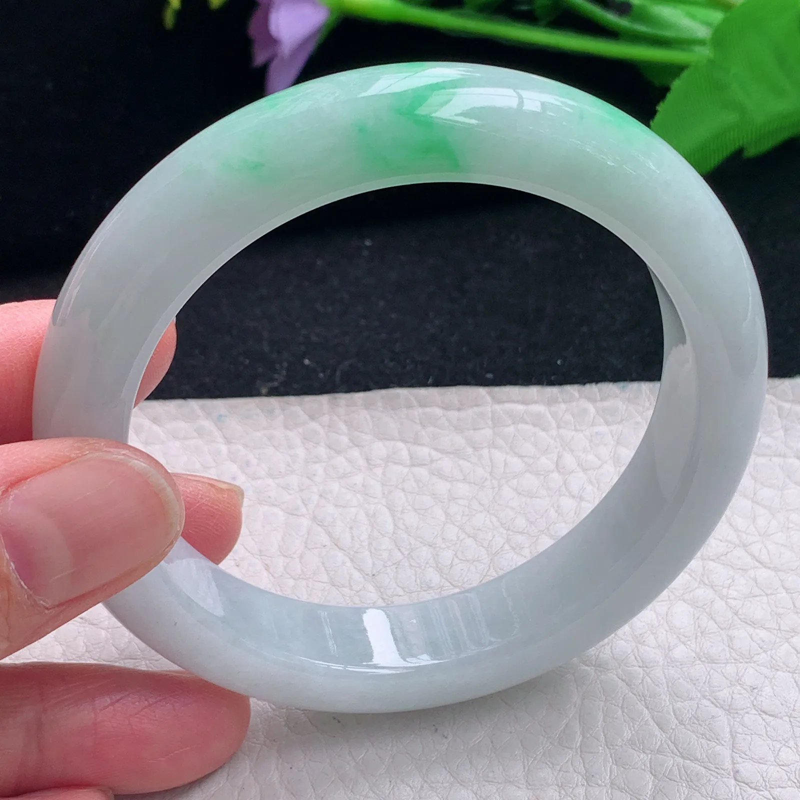 js自然光59*13*9平安镯 缅甸翡翠a货飘绿厚装宽边玉手镯 玉手环