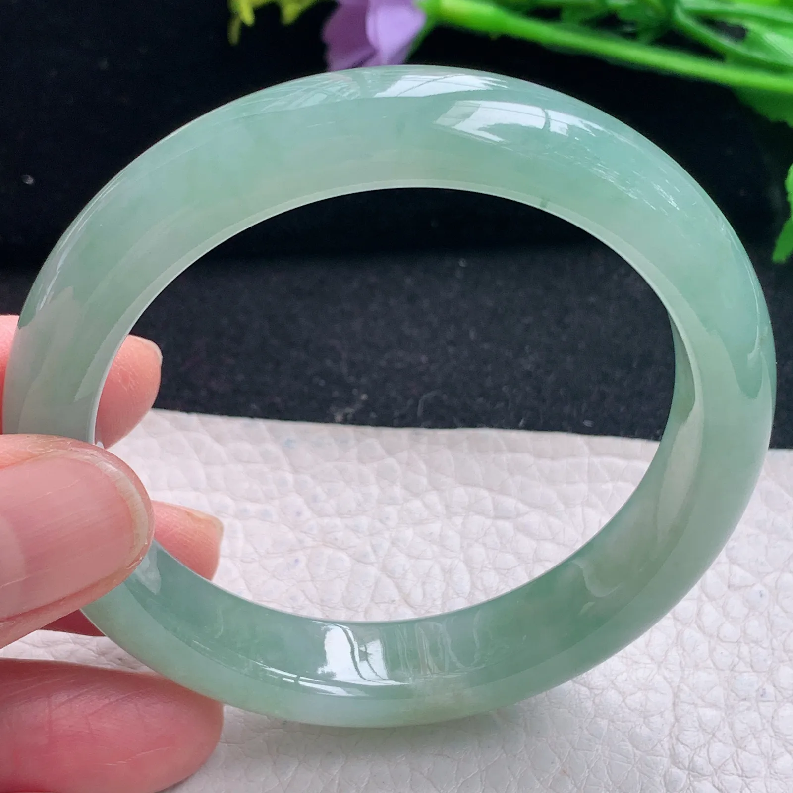 r自然光53*12*8.2平安镯 缅甸翡翠a货冰绿宽边玉手镯 玉手环