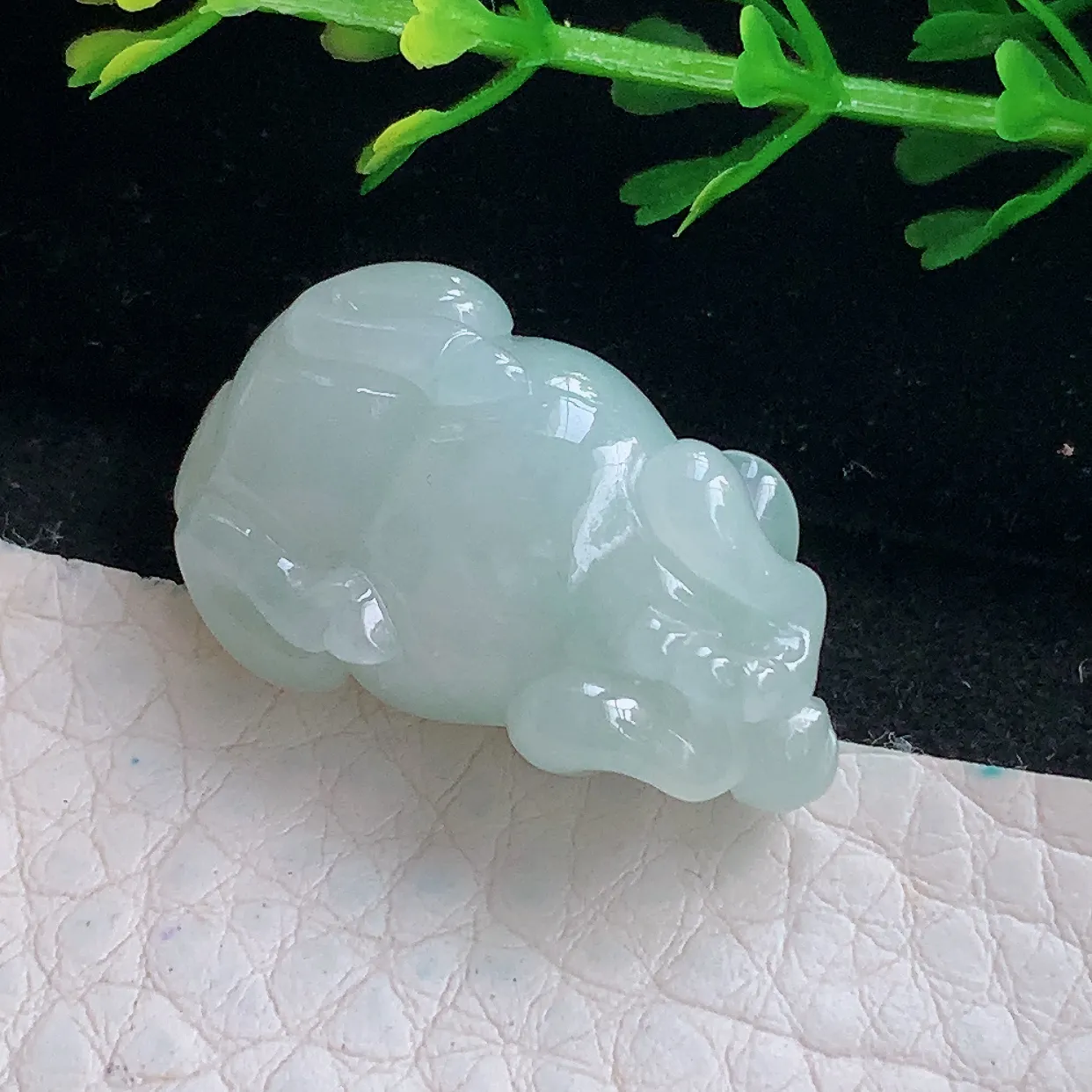 ajj实拍25.5*16*11.5天然缅甸翡翠淡绿生肖牛吊坠 立体雕刻扭转乾坤玉坠