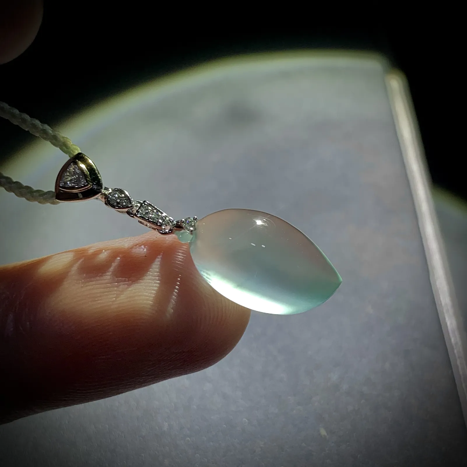 高品质玻璃种福瓜，
29.5-裸石16-9.2-5mm，
18K金，南非钻