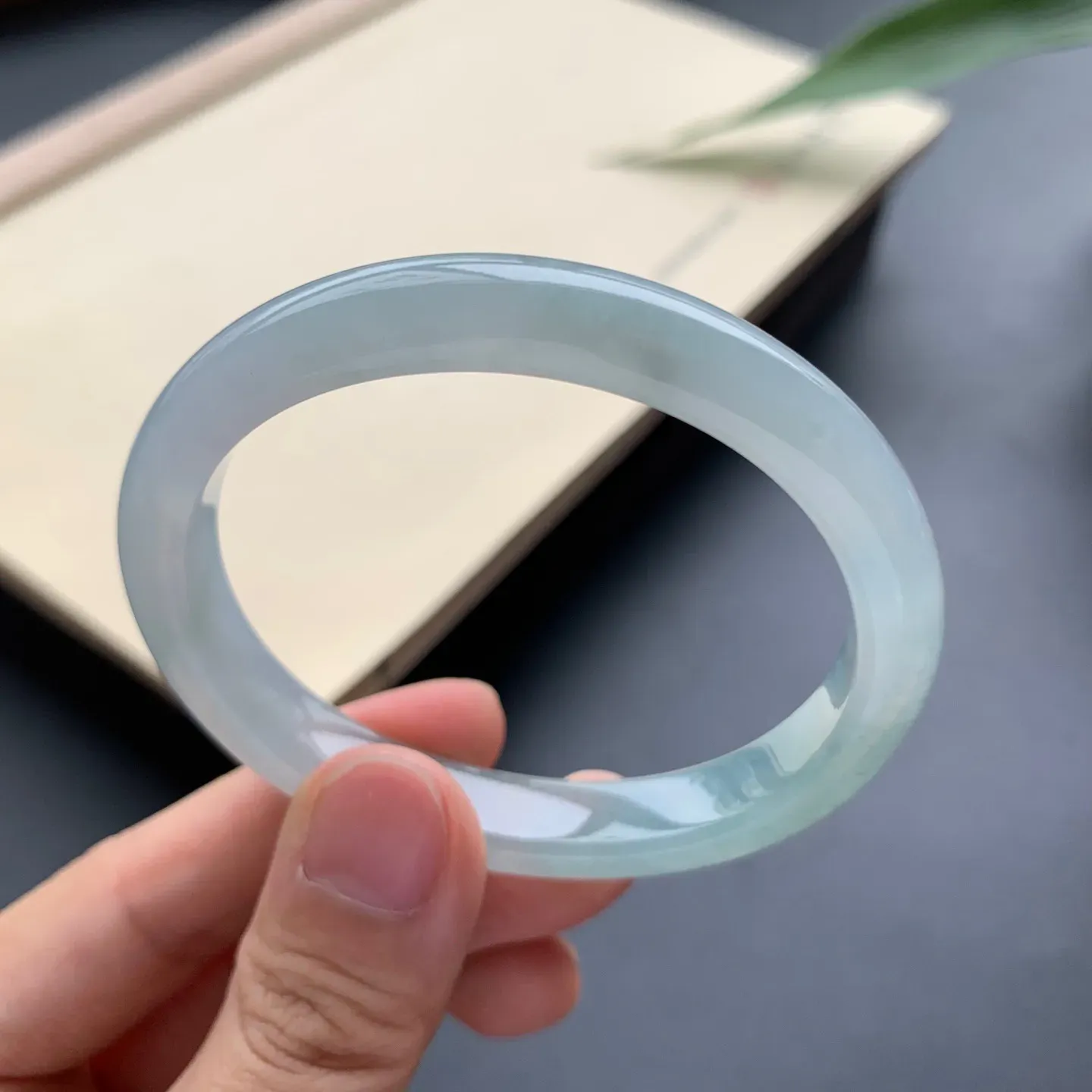 52圈口冰油贵妃手镯 尺寸：52-45.2-9-6.5，无纹裂，水润起胶，细腻光滑