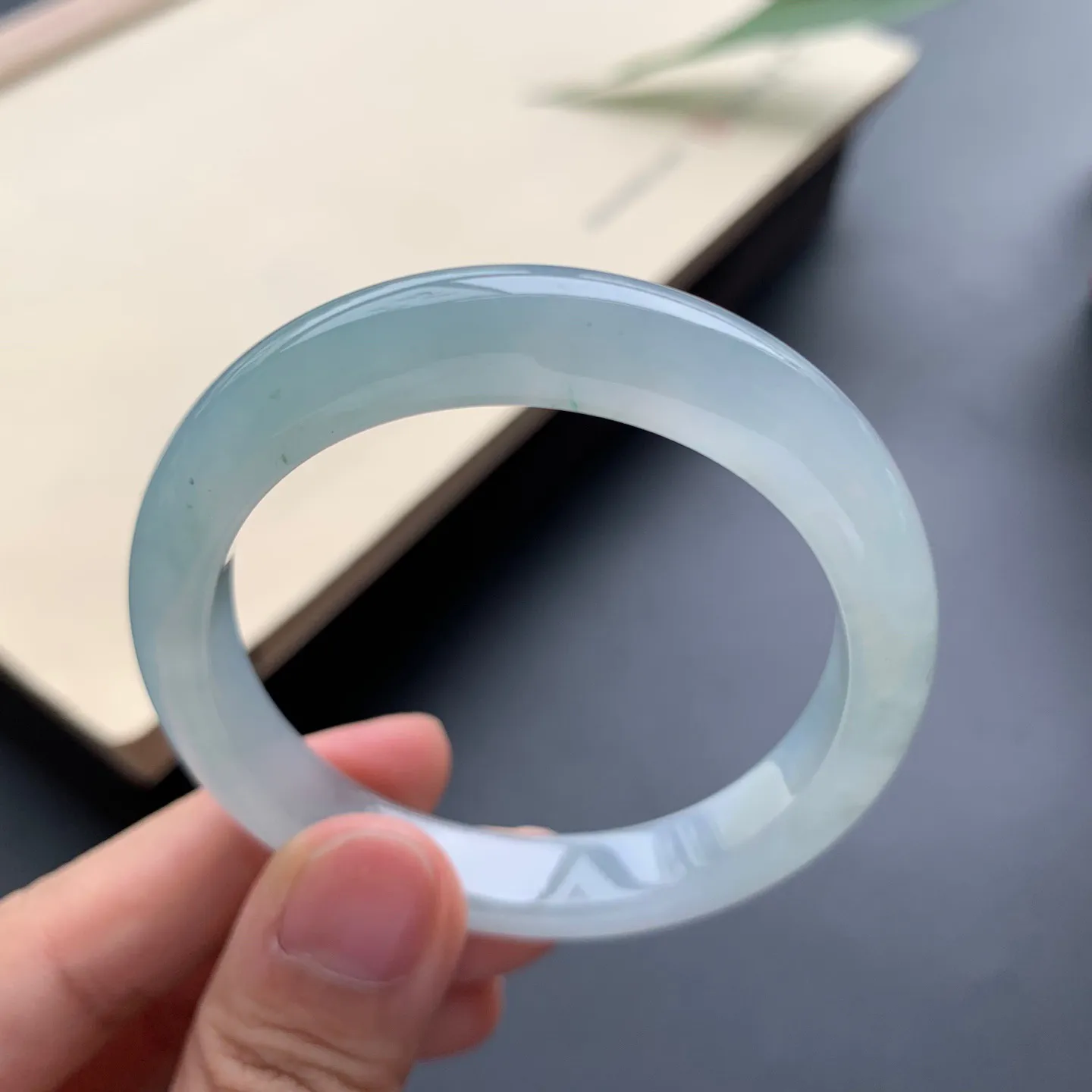 52圈口冰油贵妃手镯 尺寸：52-45.2-9-6.5，无纹裂，水润起胶，细腻光滑