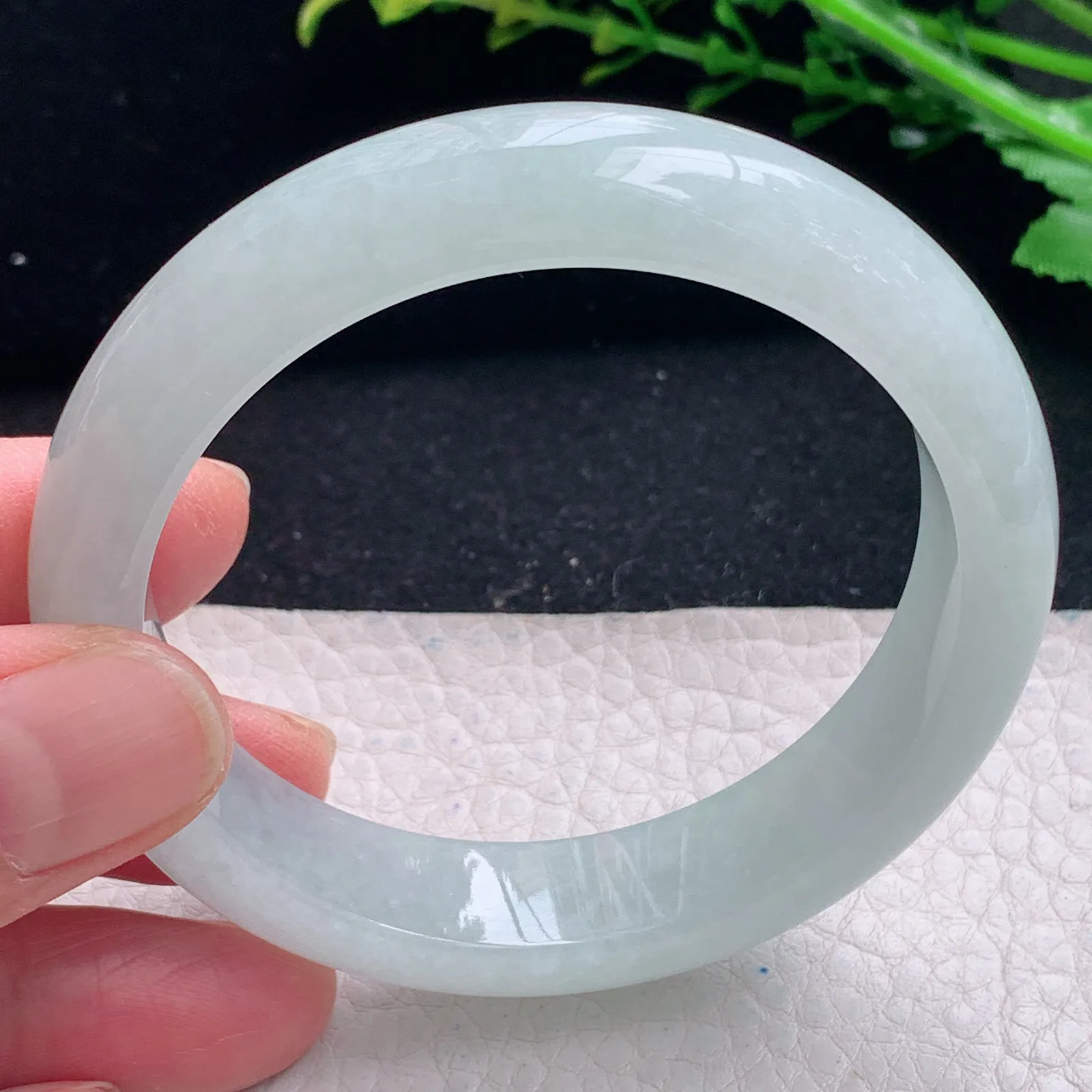 hy自然光54.5*13*8.2平安镯 缅甸翡翠a货浅绿宽边玉手镯 玉手环