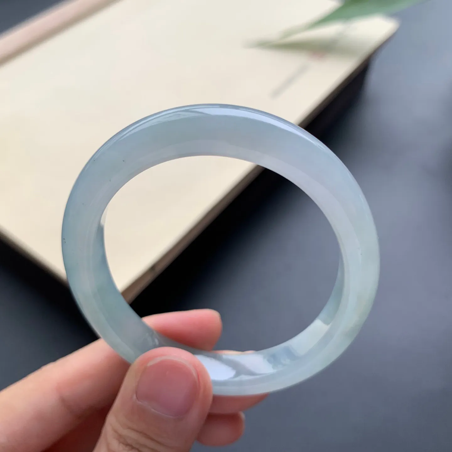 52圈口冰油贵妃手镯 尺寸：52-45.2-9-6.5，无纹裂，水润起胶，细腻光滑