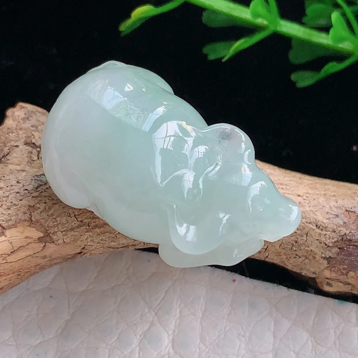 ajj实拍25.5*16*11.5天然缅甸翡翠淡绿生肖牛吊坠 立体雕刻扭转乾坤玉坠