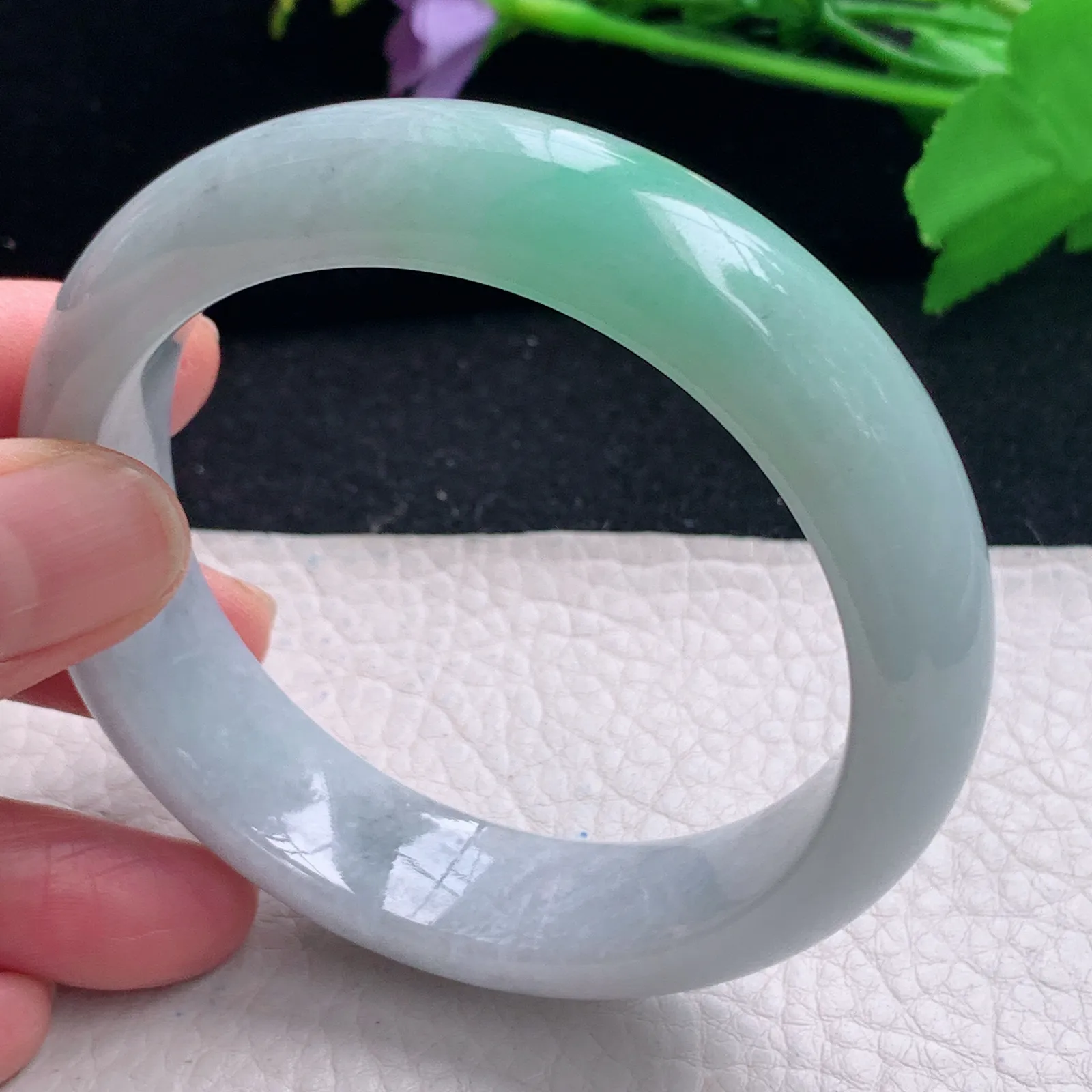 js自然光57.5*15.5*8.8轮胎镯 缅甸翡翠a货飘绿宽边玉手镯 玉手环