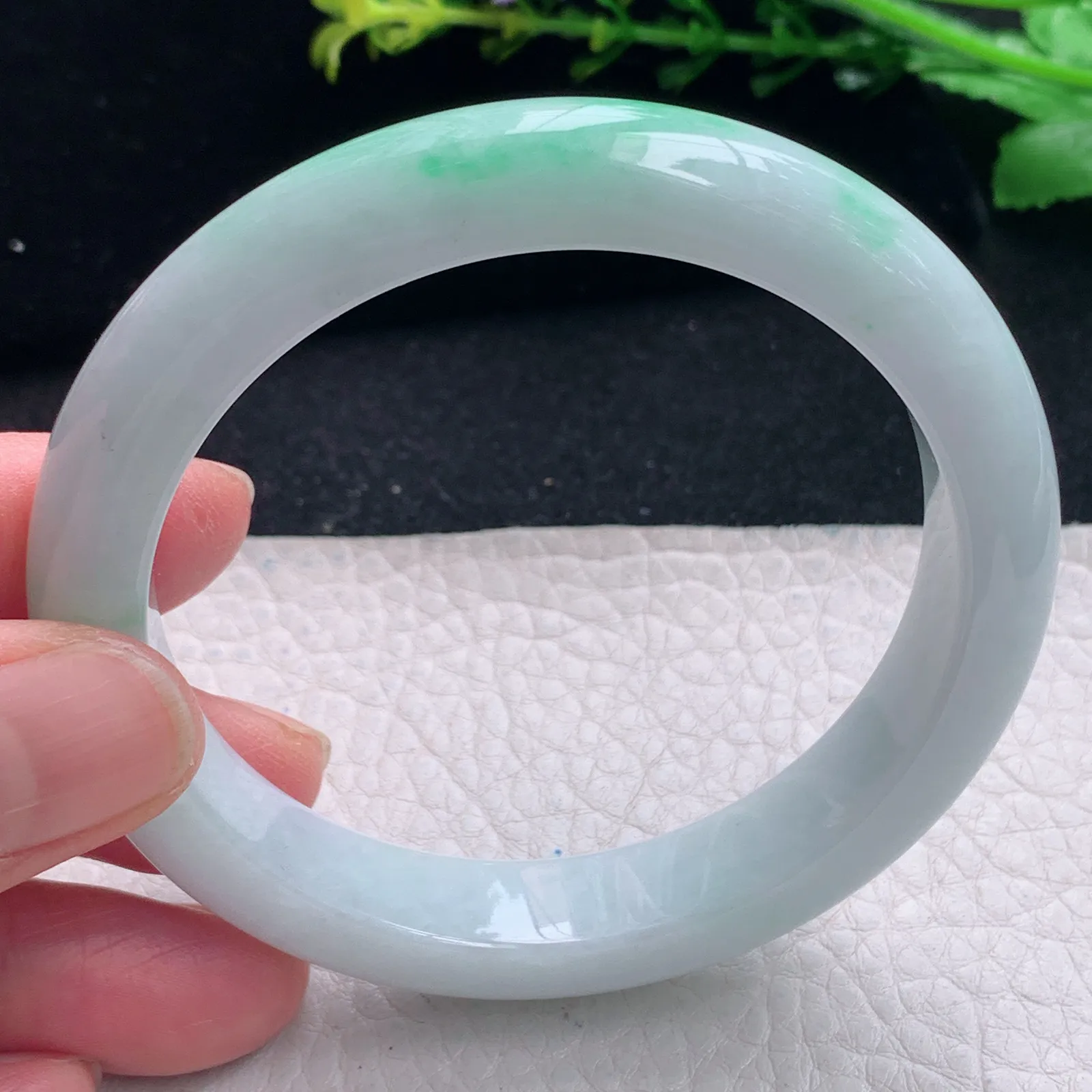 qn自然光58*11.9*8.5平安镯 缅甸翡翠a货飘绿宽边玉手镯 玉手环