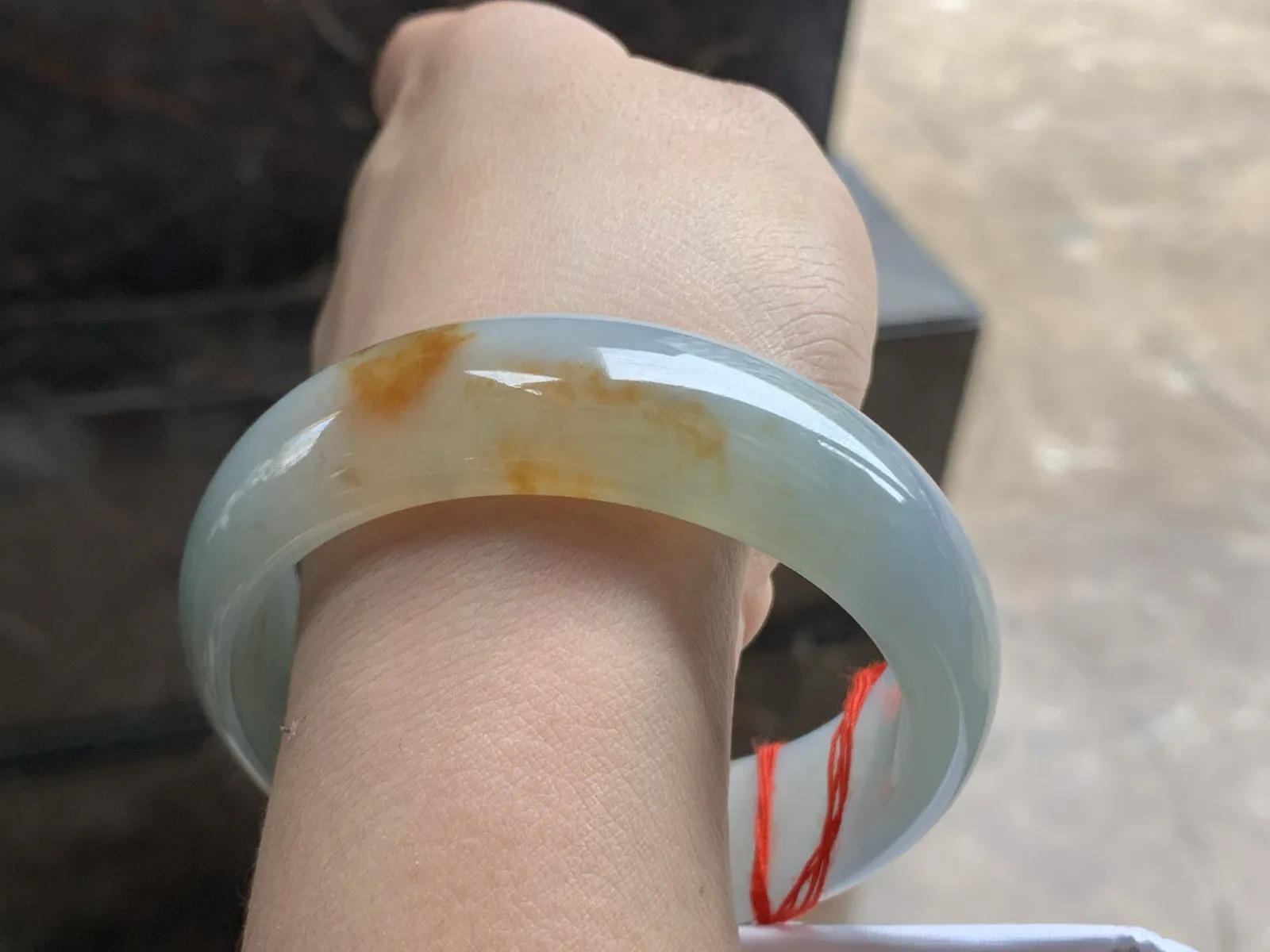 57.5-18-8

红翡宽版手镯^_^玉质温润 细腻