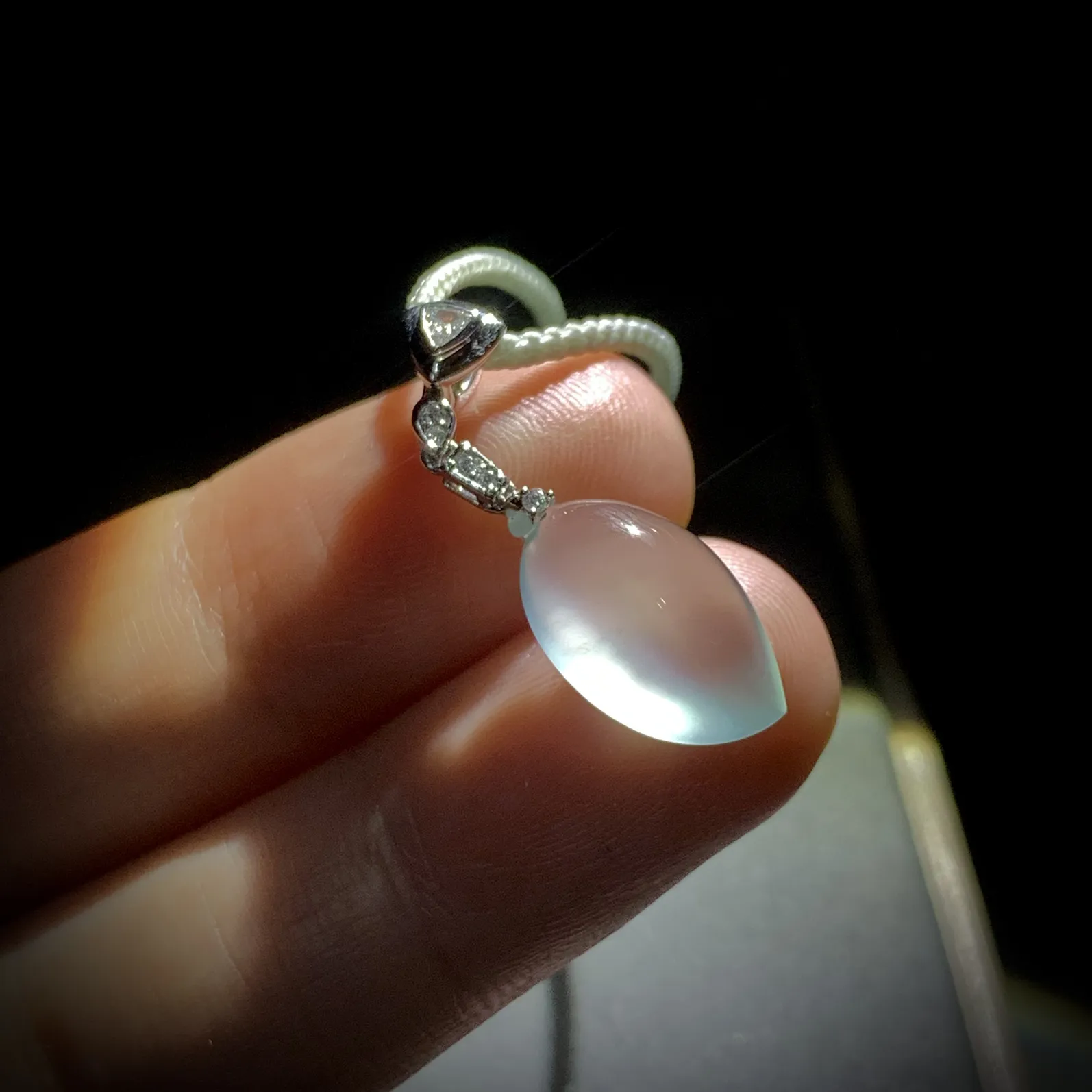 高品质玻璃种福瓜，
29.5-裸石16-9.2-5mm，
18K金，南非钻