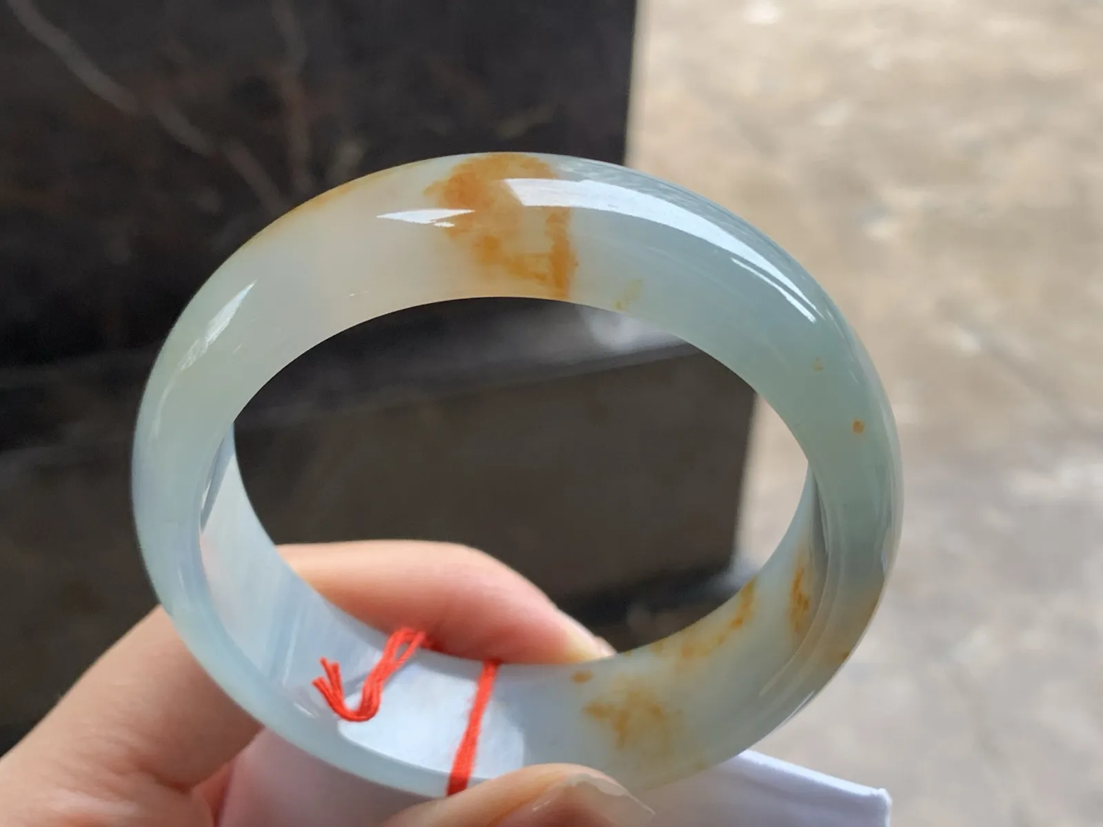 57.5-18-8

红翡宽版手镯^_^玉质温润 细腻