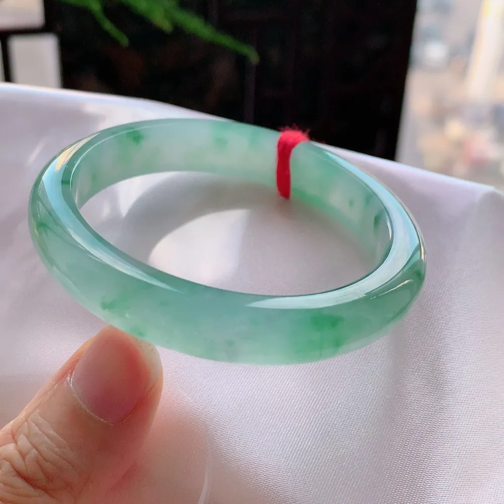 贵妃高冰飘花 无瑕 尺寸:53.7/46.5/10.6 花美 种水好