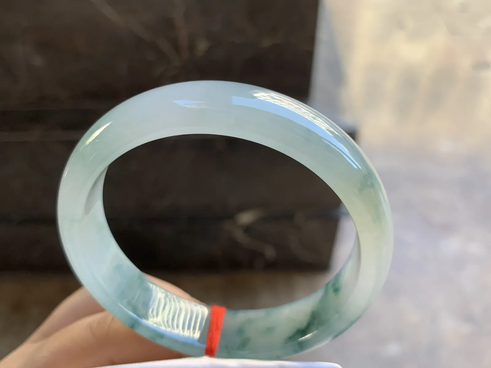 58-14.3-7.2mm
冰种飘花手镯 水润光泽 花色灵动