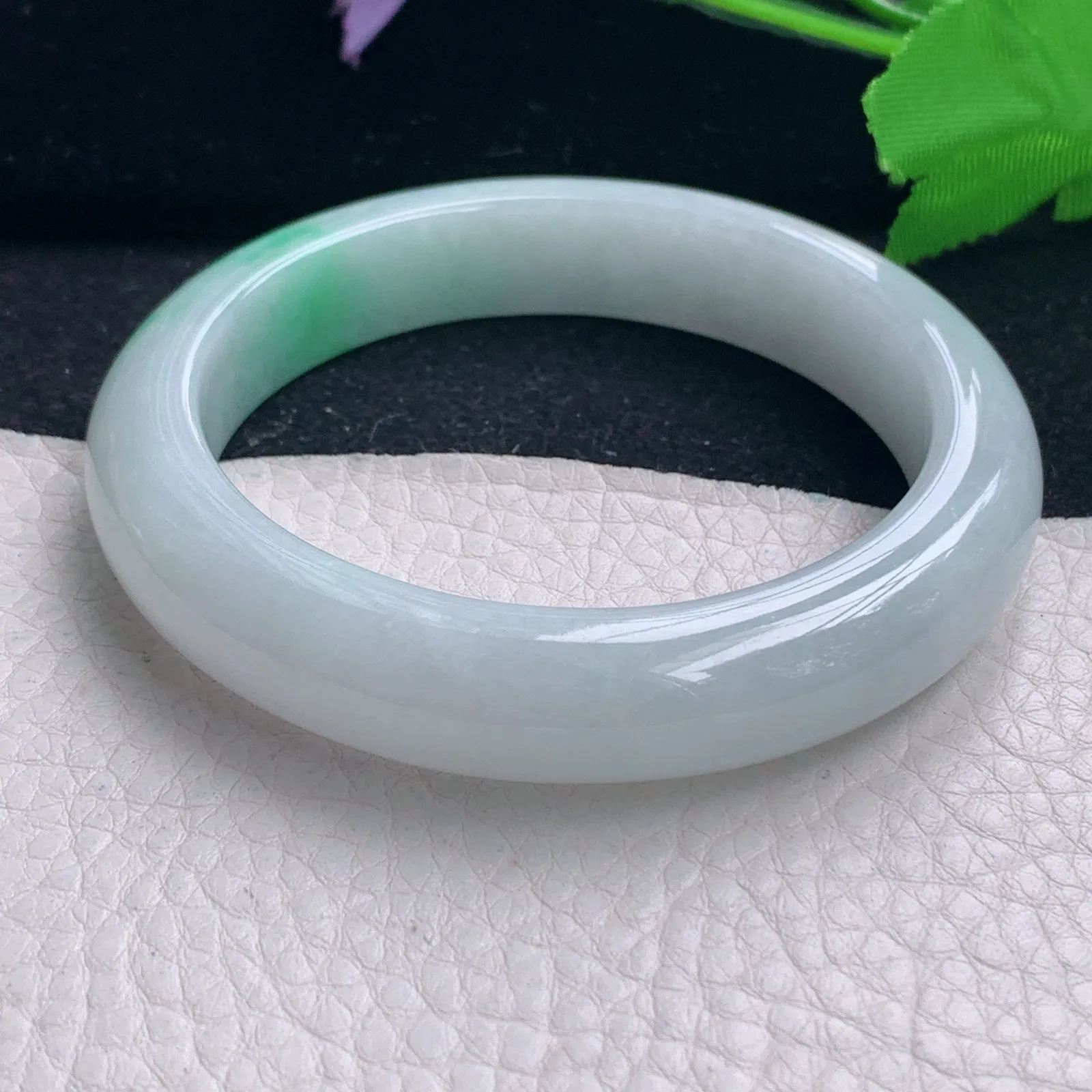 js自然光59*13*9平安镯 缅甸翡翠a货飘绿厚装宽边玉手镯 玉手环