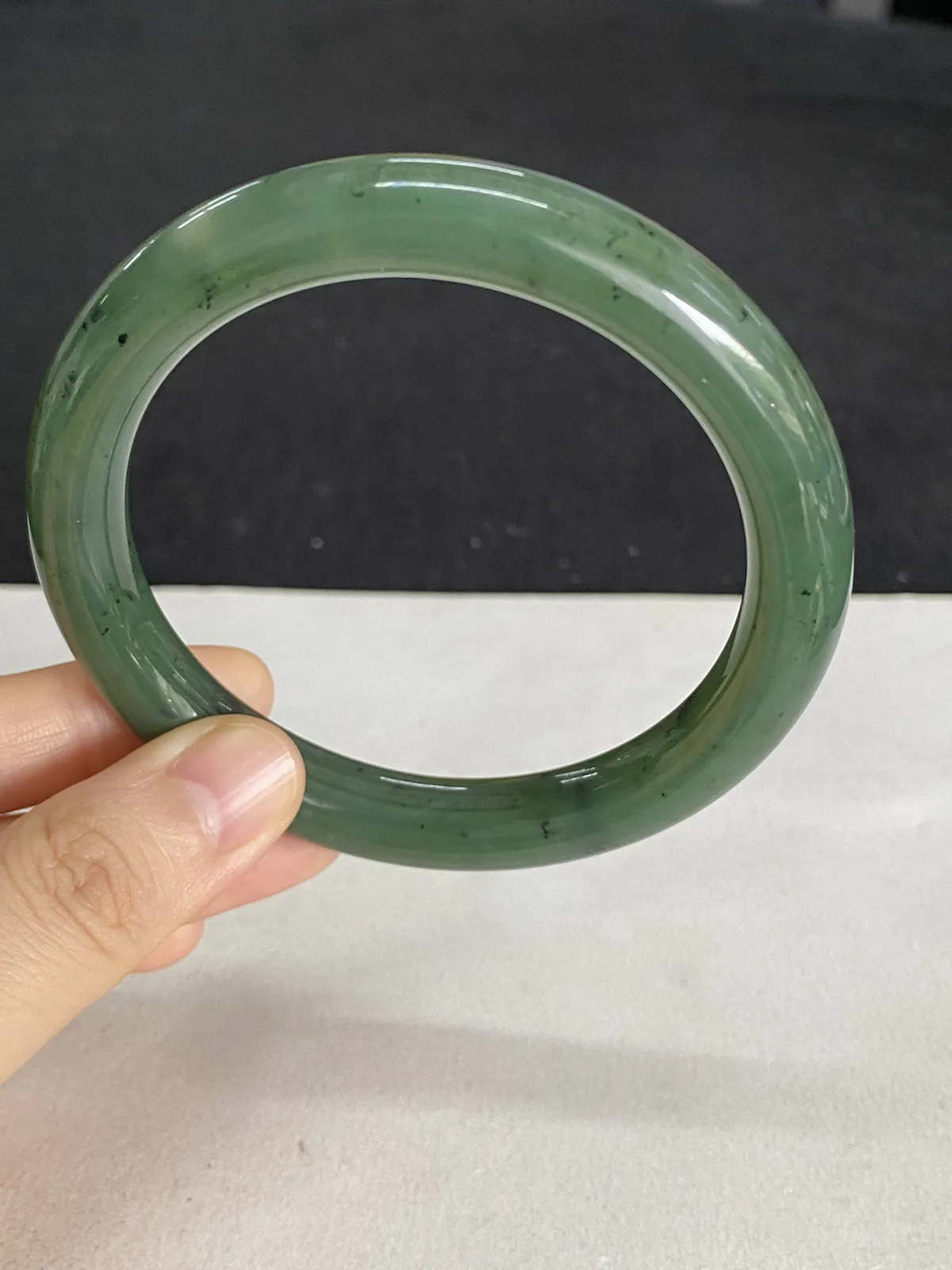 圆镯58.7圈口，和田玉手镯