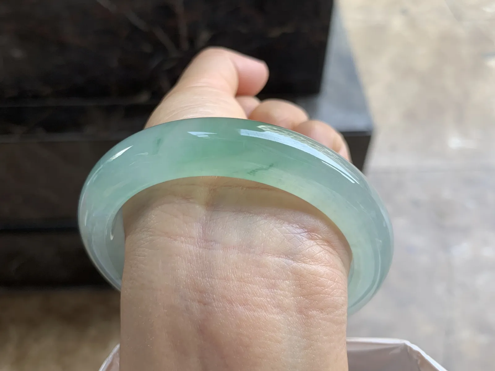 60.5-13.2-9.2mm
冰种晴水飘花手镯 冰透莹润 清新