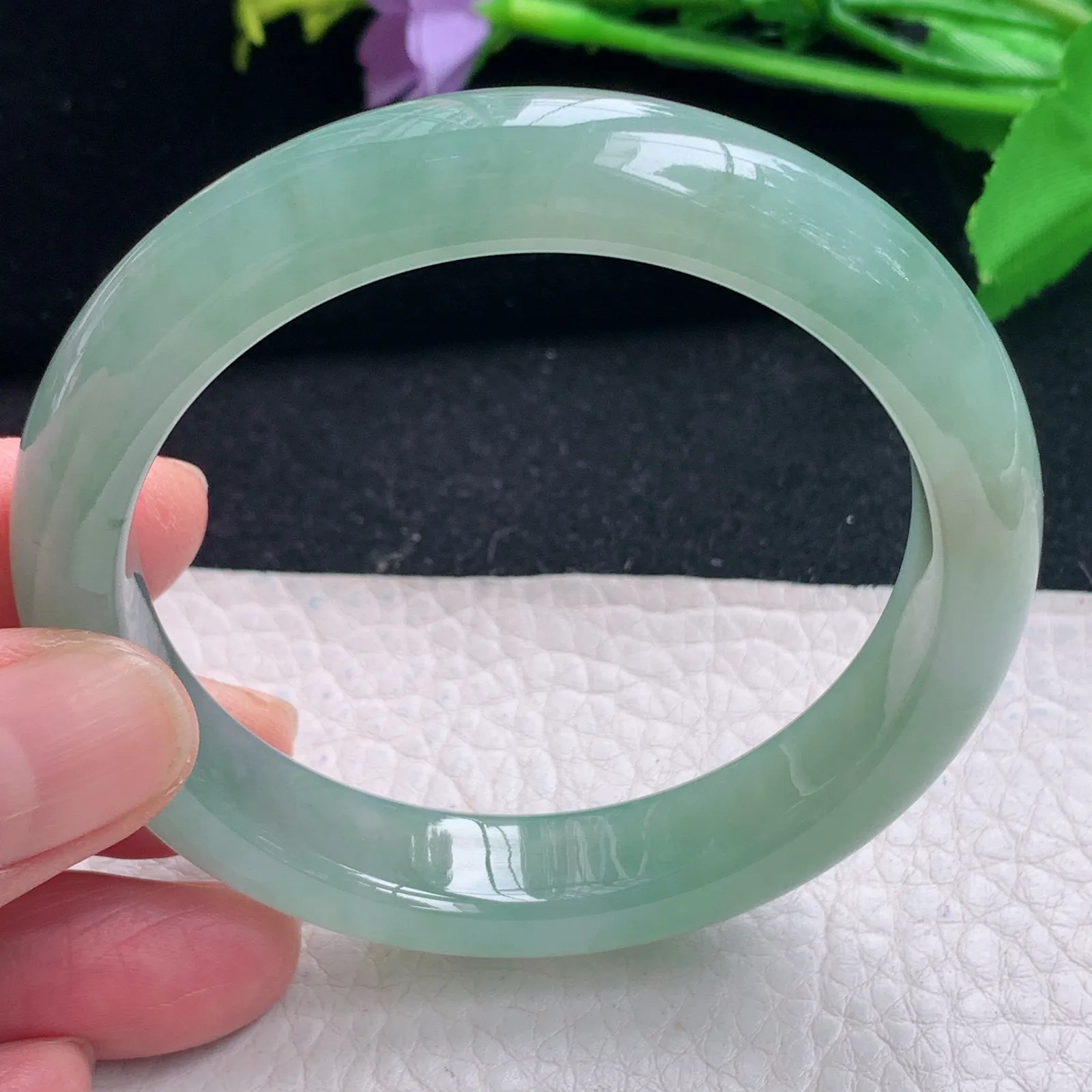 r自然光53*12*8.2平安镯 缅甸翡翠a货冰绿宽边玉手镯 玉手环