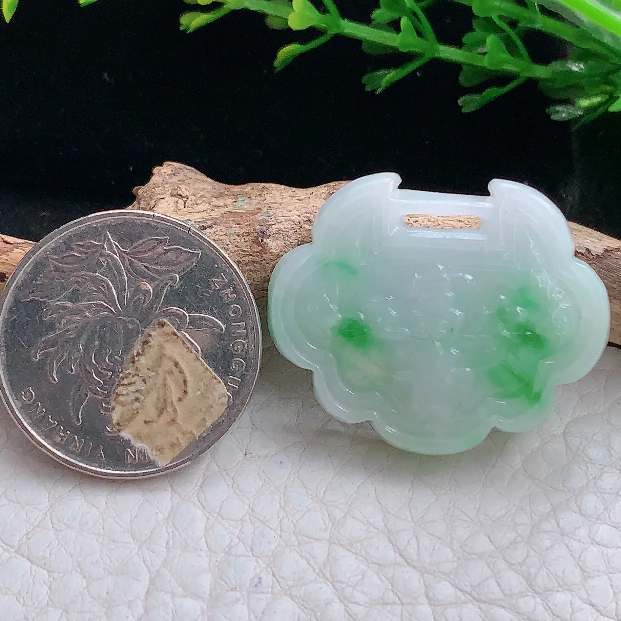 ajj实拍36*17.3*12.8天然缅甸翡翠飘绿招财貔貅吊坠吉祥瑞兽