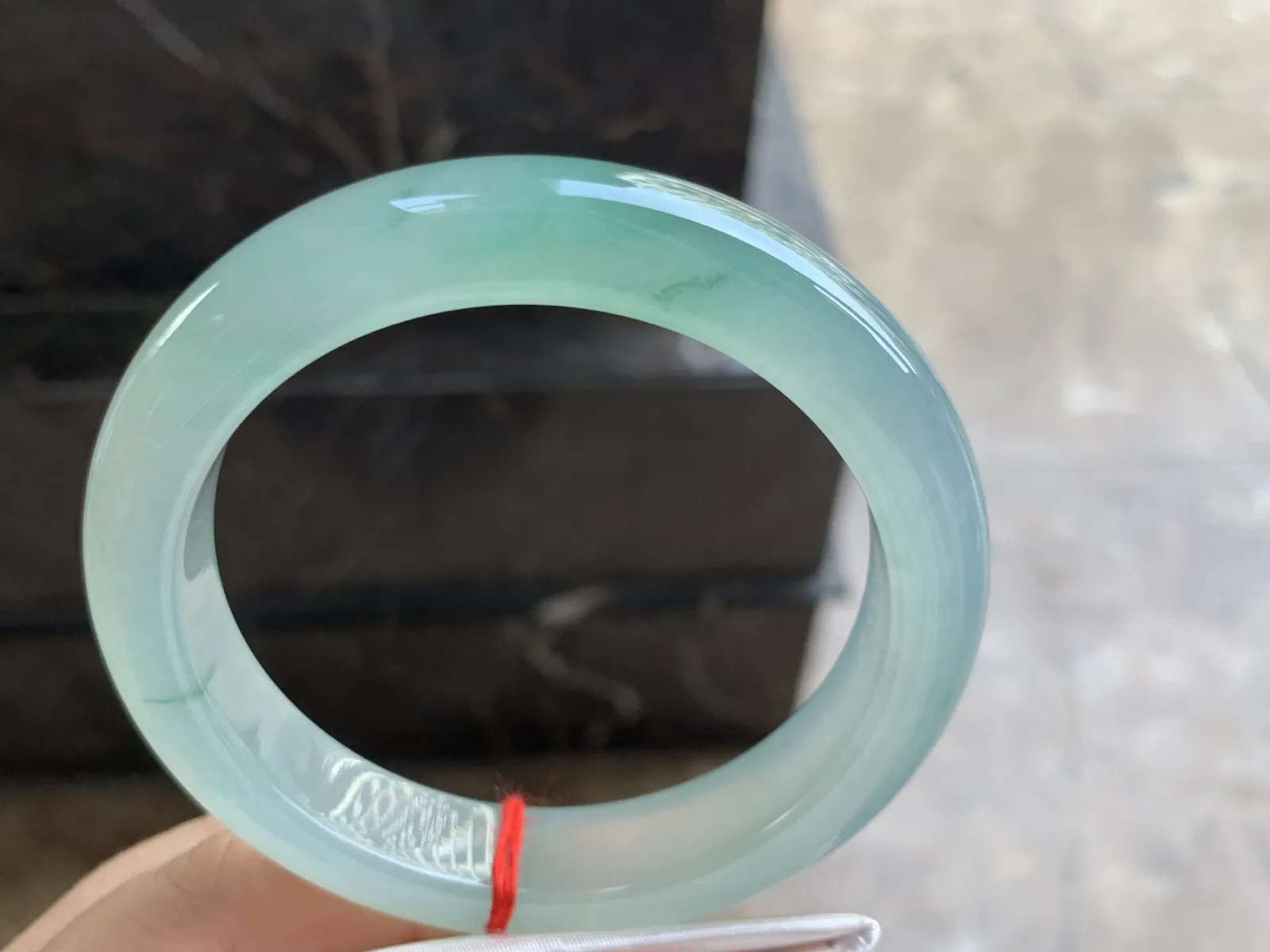 60.5-13.2-9.2mm
冰种晴水飘花手镯 冰透莹润 清新