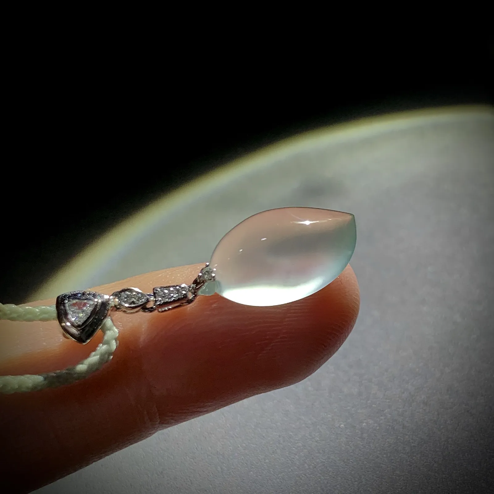 高品质玻璃种福瓜，
29.5-裸石16-9.2-5mm，
18K金，南非钻