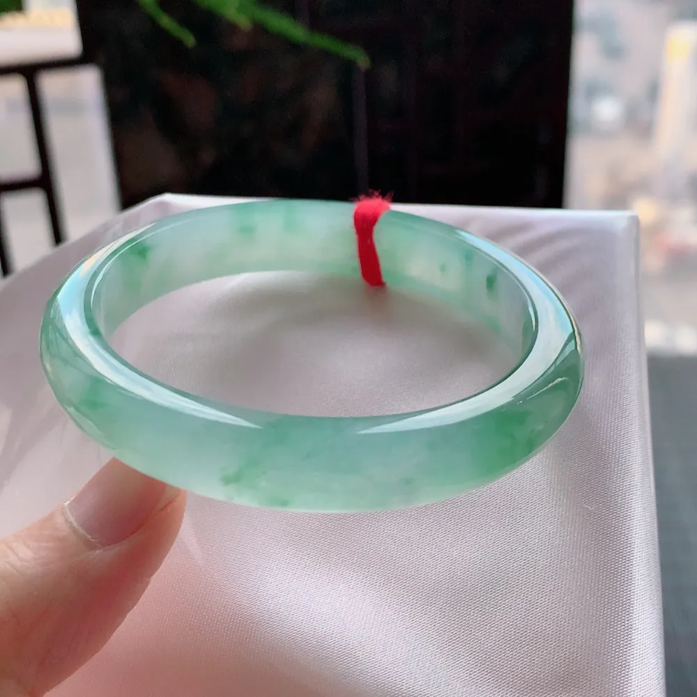 贵妃高冰飘花 无瑕 尺寸:53.7/46.5/10.6 花美 种水好