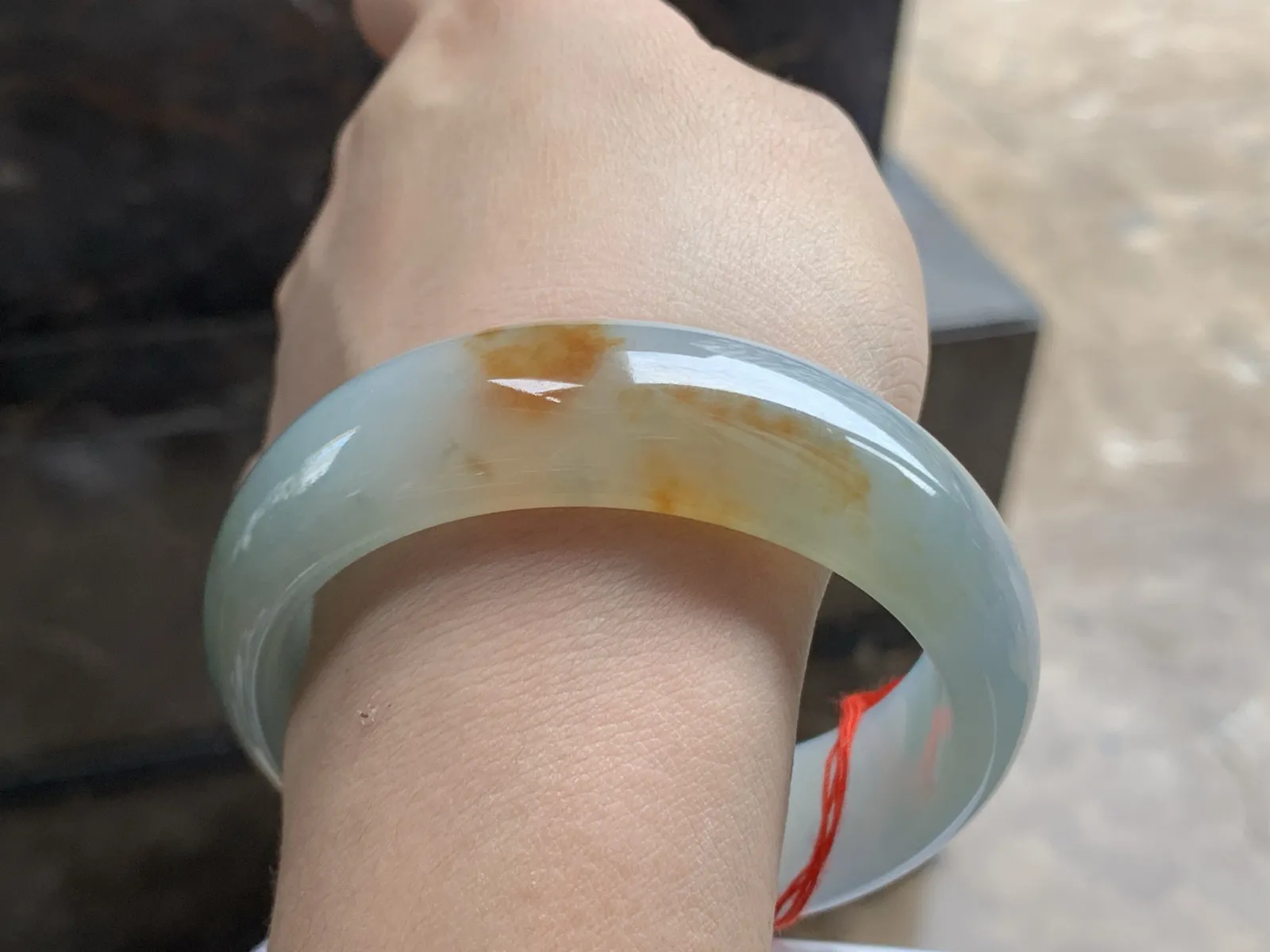 57.5-18-8

红翡宽版手镯^_^玉质温润 细腻