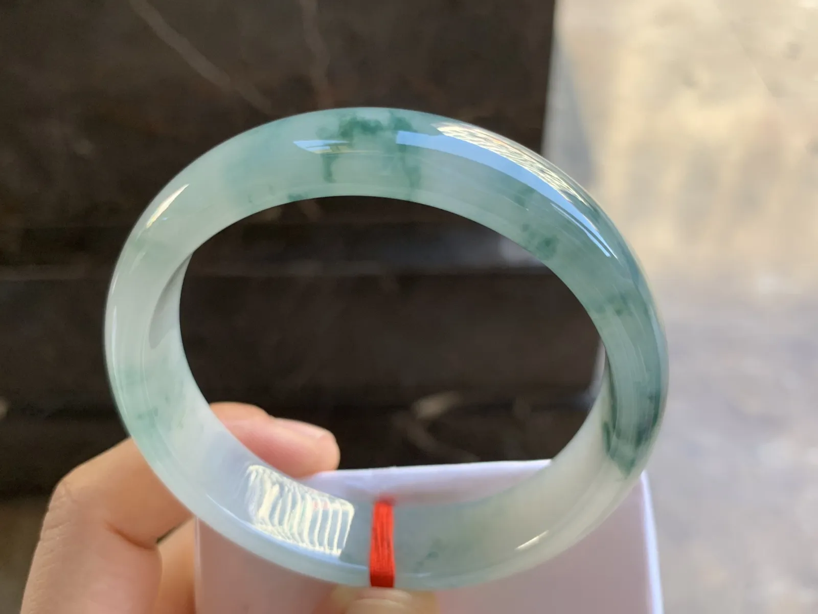 58-14.3-7.2mm
冰种飘花手镯 水润光泽 花色灵动