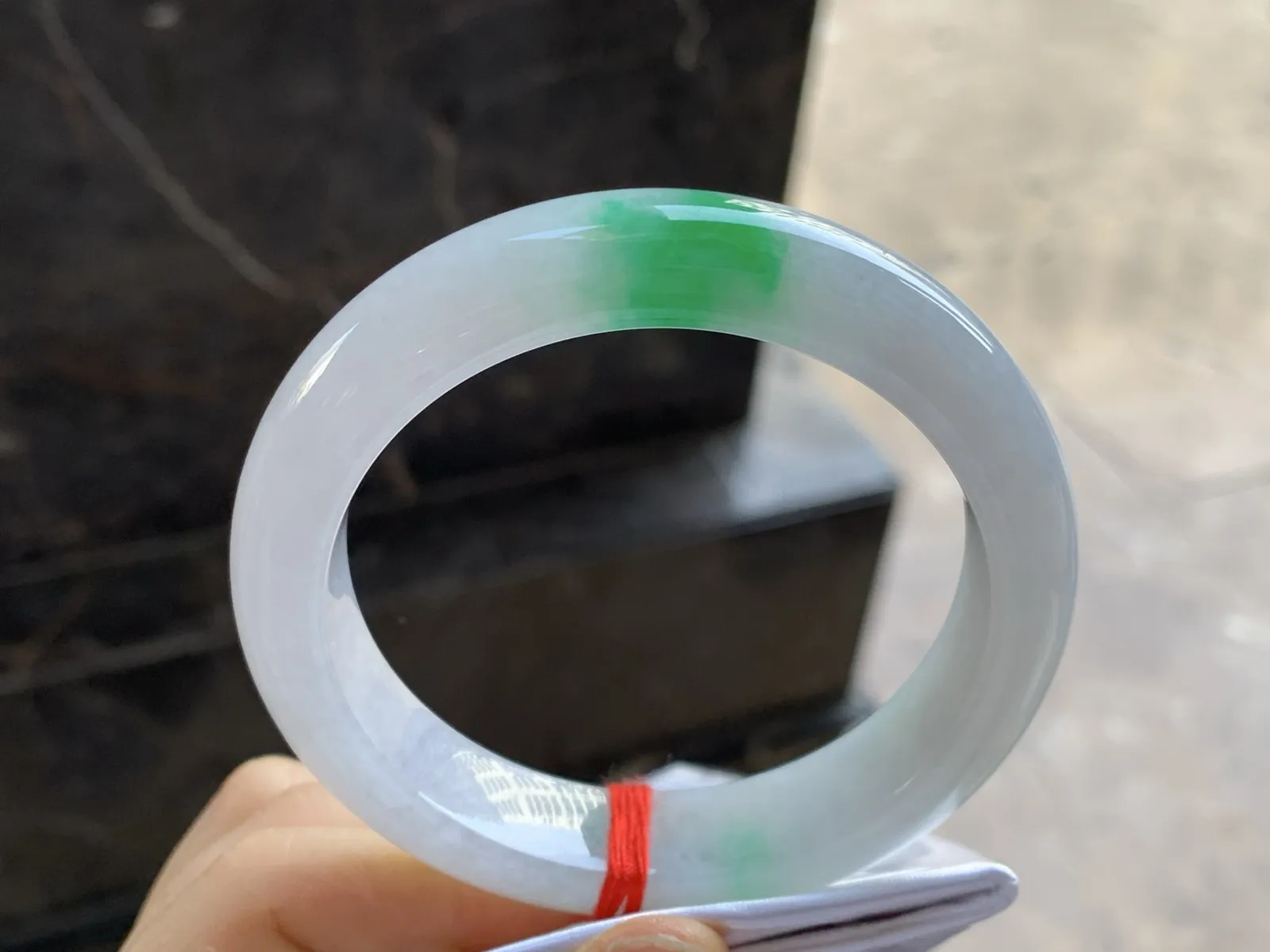 56.5-13-9.4

阳绿色手镯^_^
肉质细腻干净～绿色浓