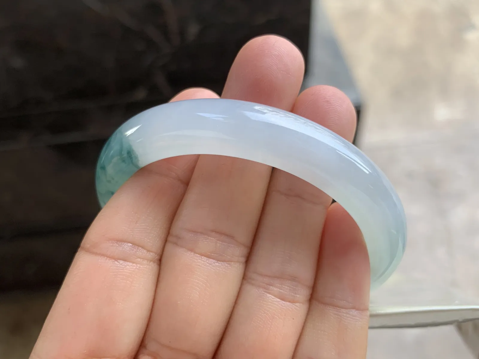 53-11.5-8mm
冰种飘花贵妃手镯 水润光泽 正圈51可带