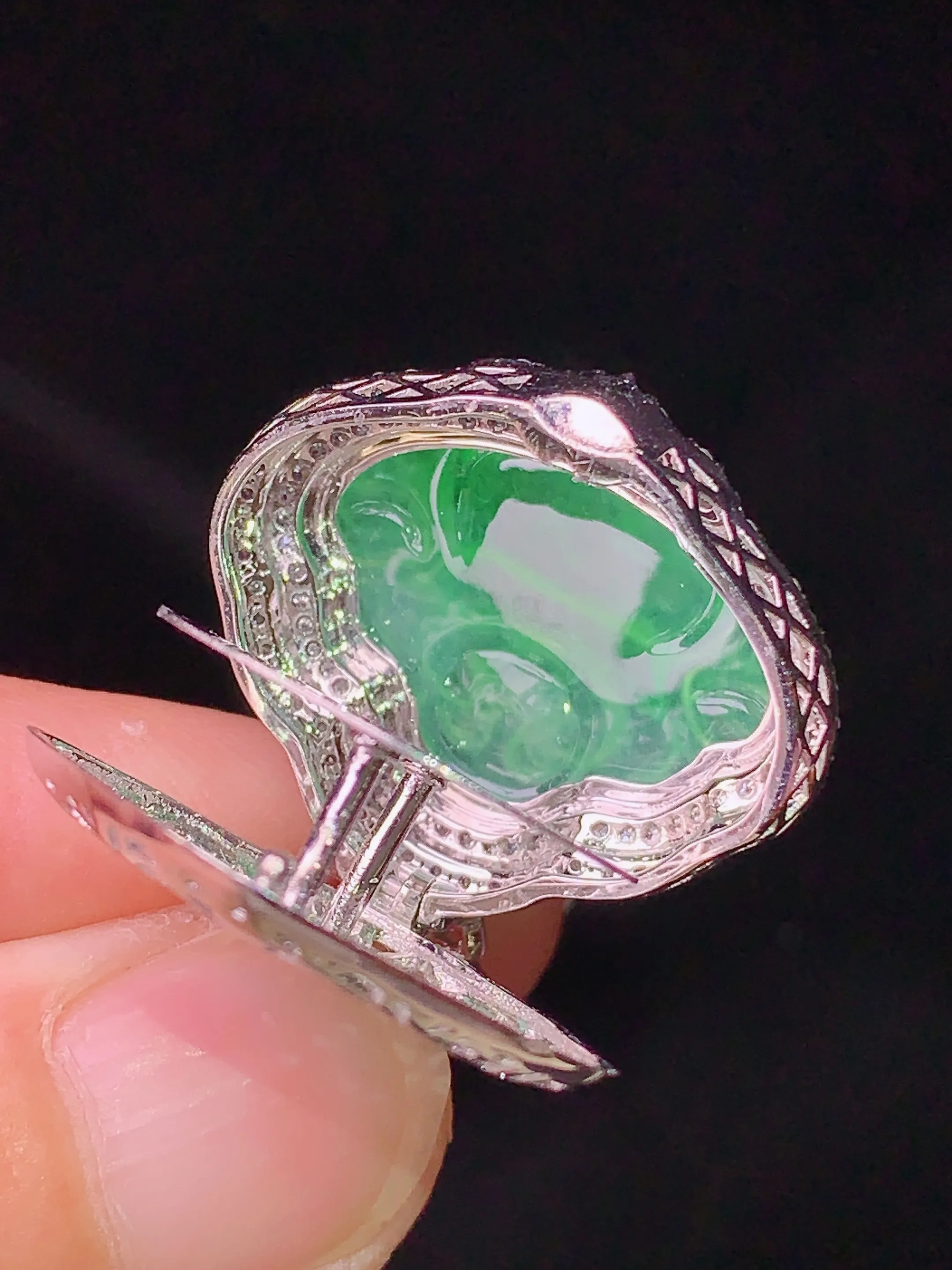 18k金钻镶嵌翠绿佛公吊坠 玉质细腻 色泽清新艳丽 整体尺寸26.5*23*10.8