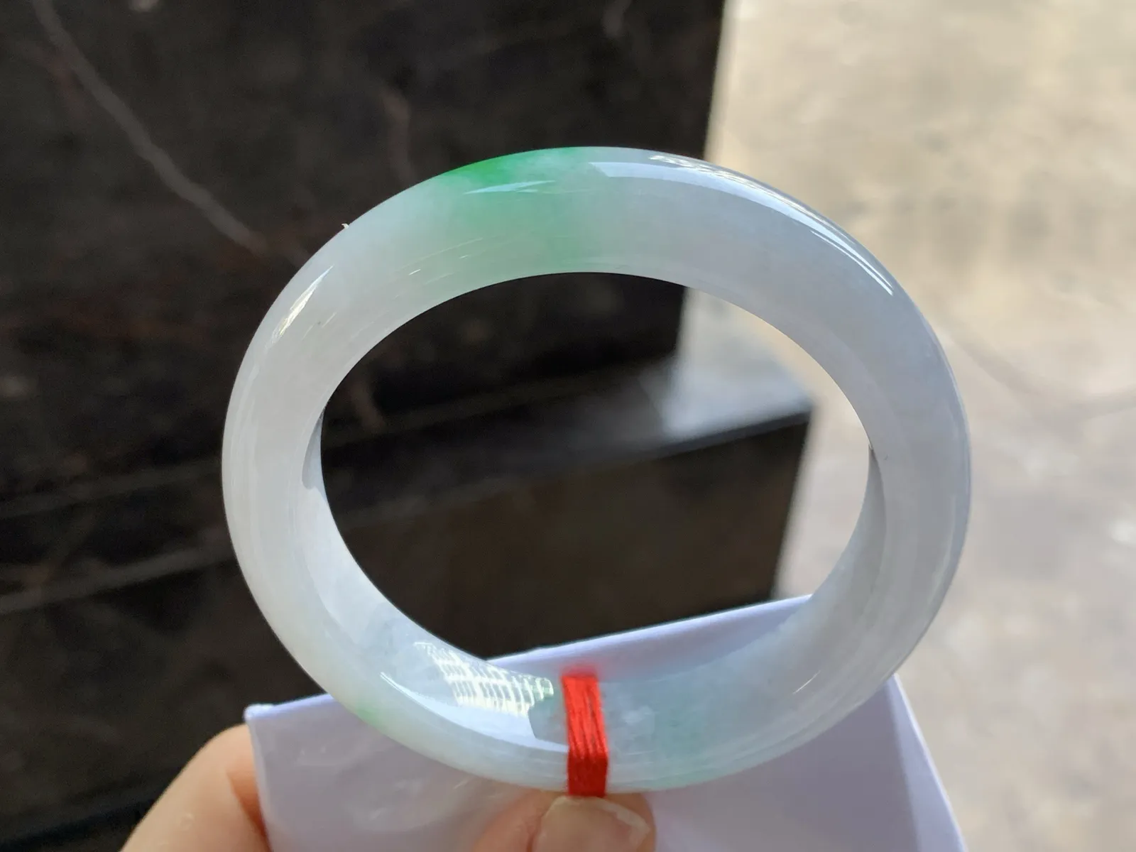 56.5-13-9.4

阳绿色手镯^_^
肉质细腻干净～绿色浓