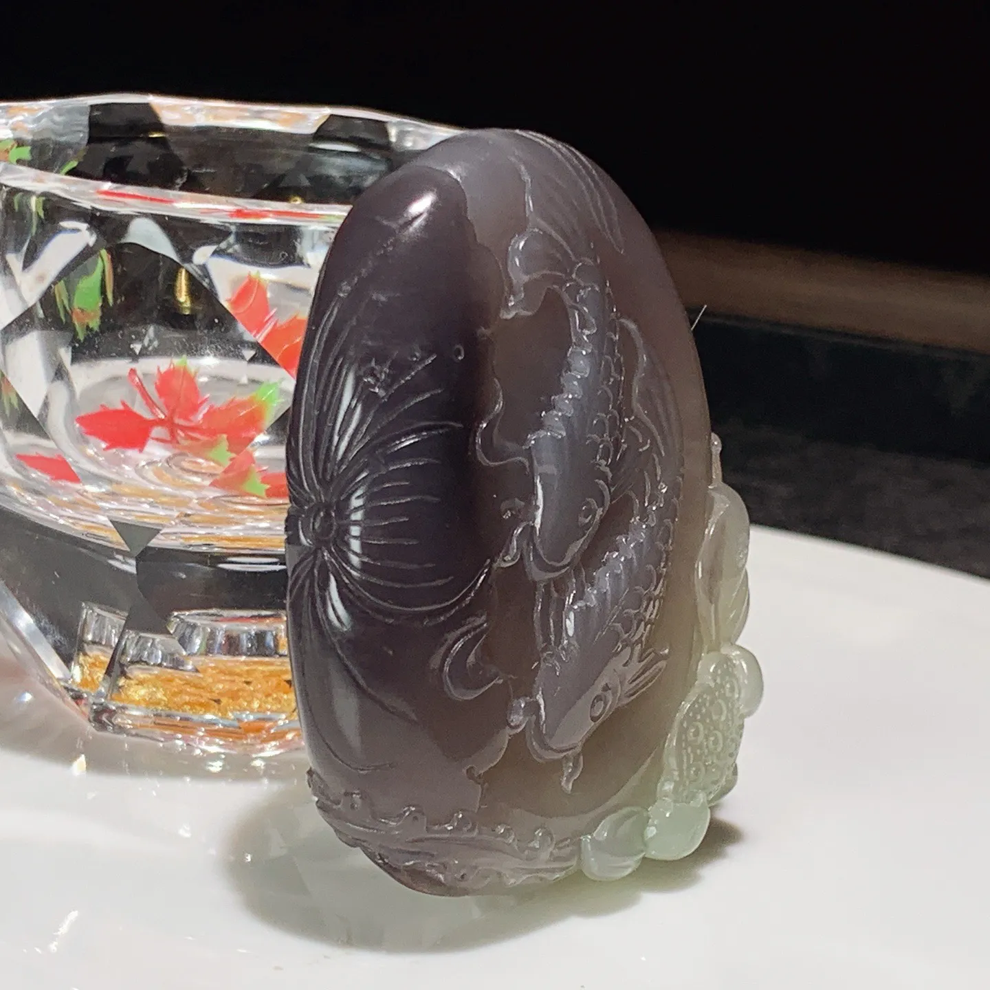 和田玉青海翠翠青连年有余牌子挂件。尺寸57/45/12重56克。玉质细腻油润。手推出油。佩戴高端典雅。lt251110