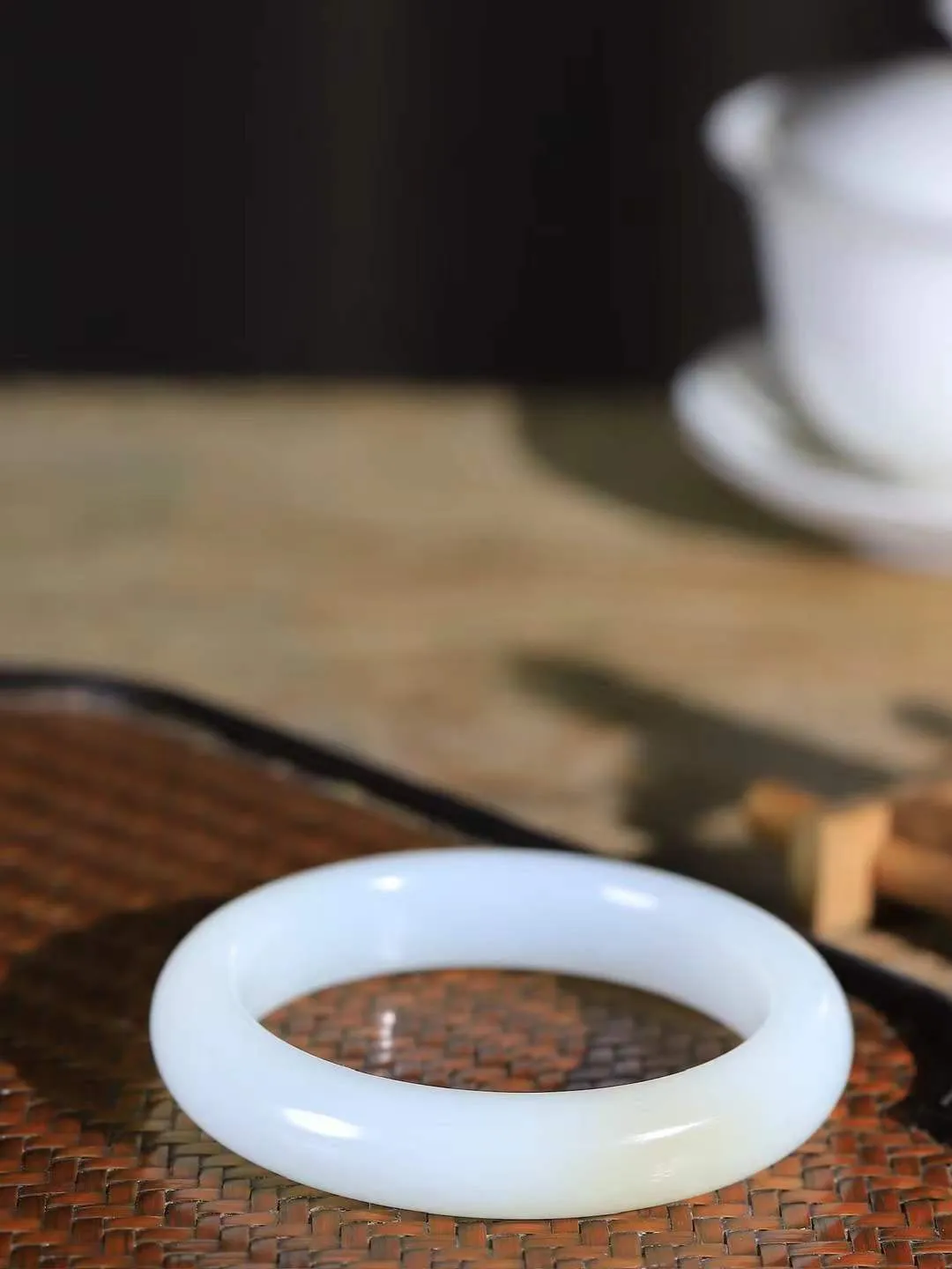 【腕间柔情.手镯】   

精品️和田玉糖白玉手镯 玉质温润细腻 油性十足 古朴秀雅 轻抚岁月的栏