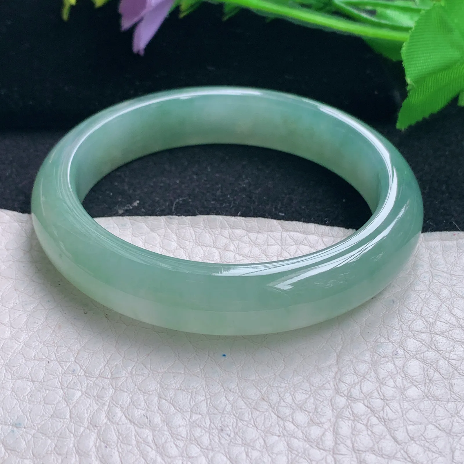 r自然光53*12*8.2平安镯 缅甸翡翠a货冰绿宽边玉手镯 玉手环