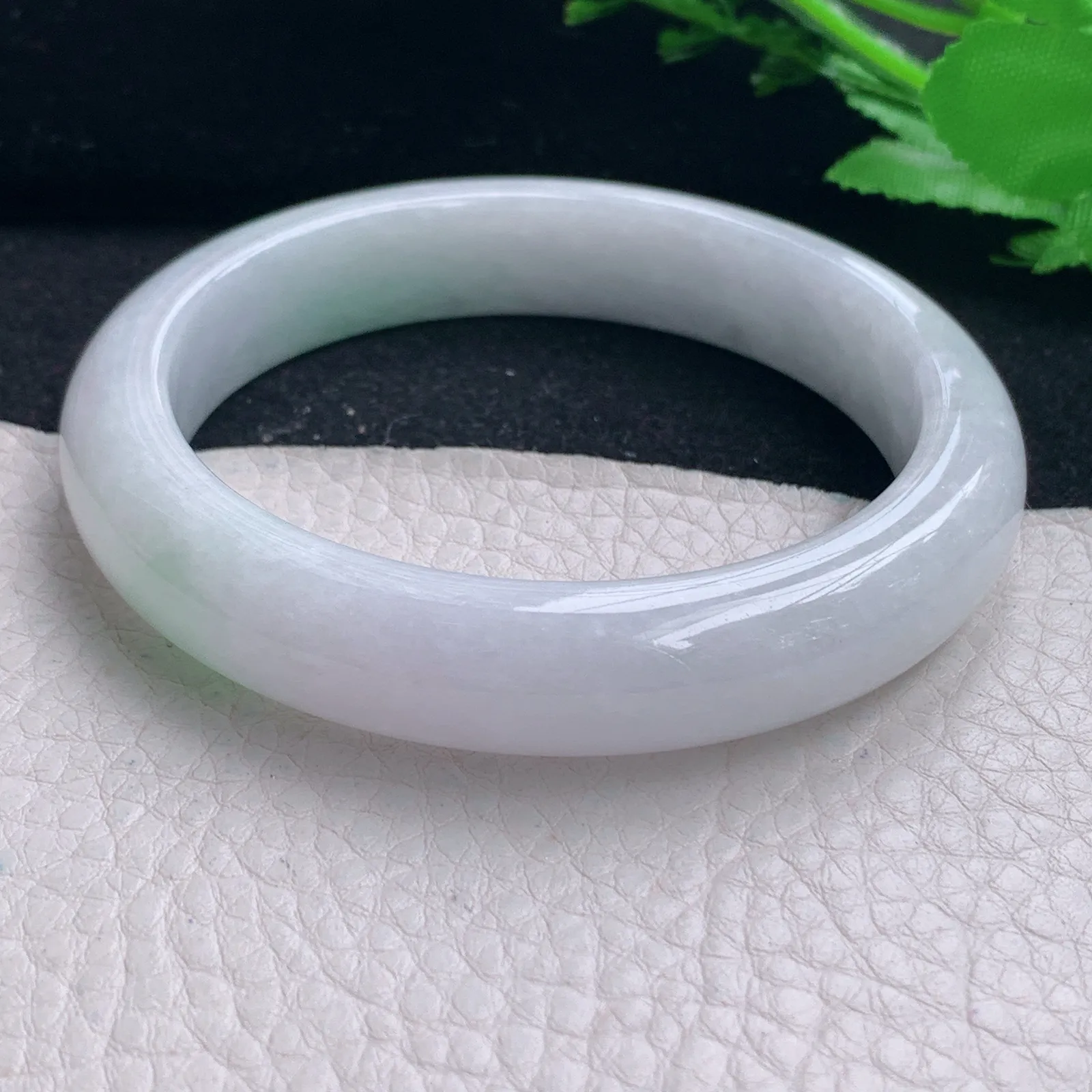 hy大圈口59.5*12.5*8.6平安镯 缅甸翡翠a货飘绿宽边玉手镯 玉手环