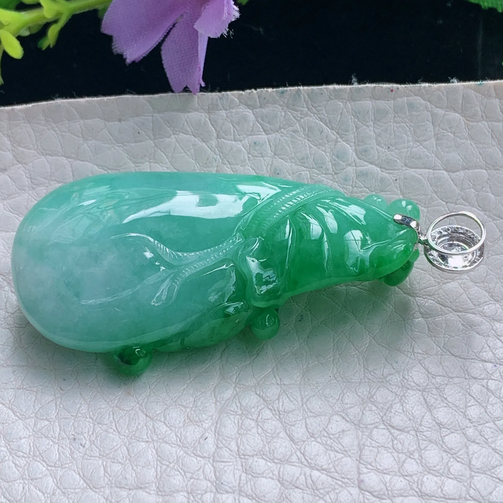 yl实拍58.3*27.3*12缅甸翡翠a货精雕阳绿代代有钱 钱袋玉吊坠 玉挂件