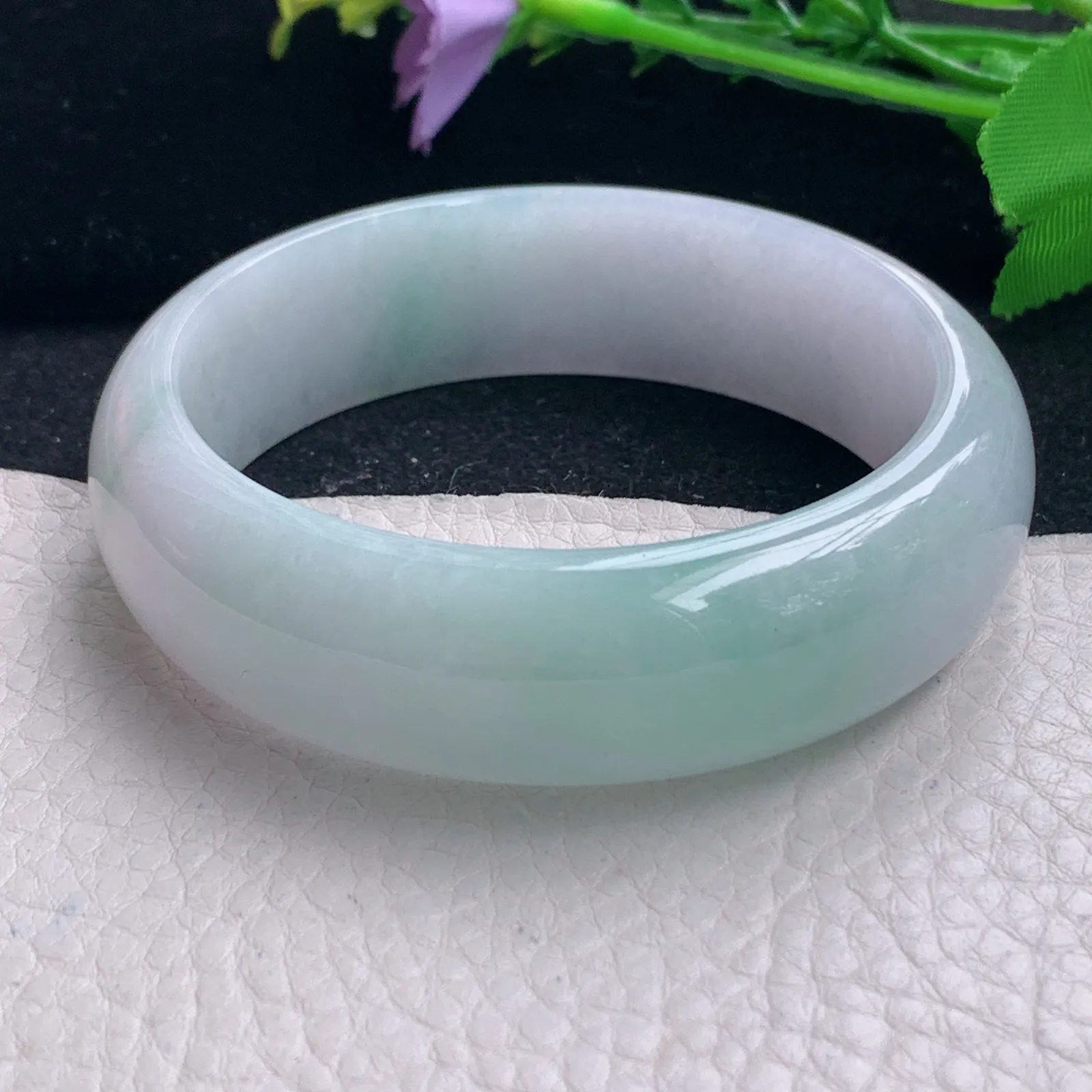 js自然光58.5*18.2*8轮胎镯 缅甸翡翠a货飘绿清新宽边玉手镯 玉手环