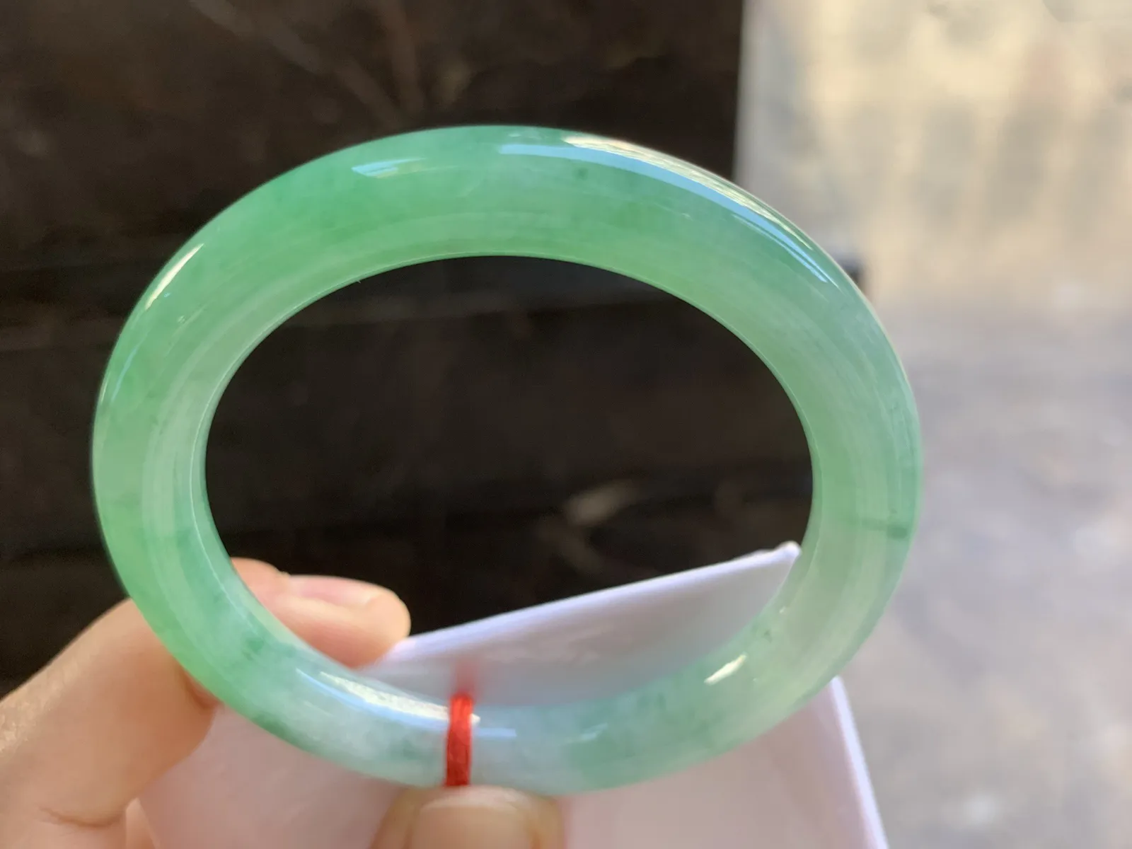 51.5-8.8mm
带色圆条手镯 底子细腻 颜色漂亮 性价比推荐