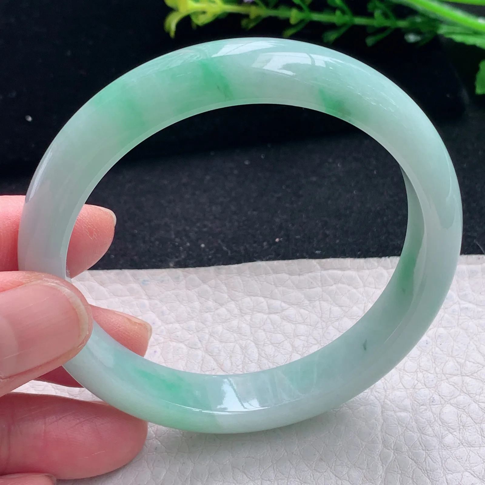 ss自然光58*11.6*7.5平安镯 缅甸翡翠a货飘绿秀气宽边玉手镯 玉手环