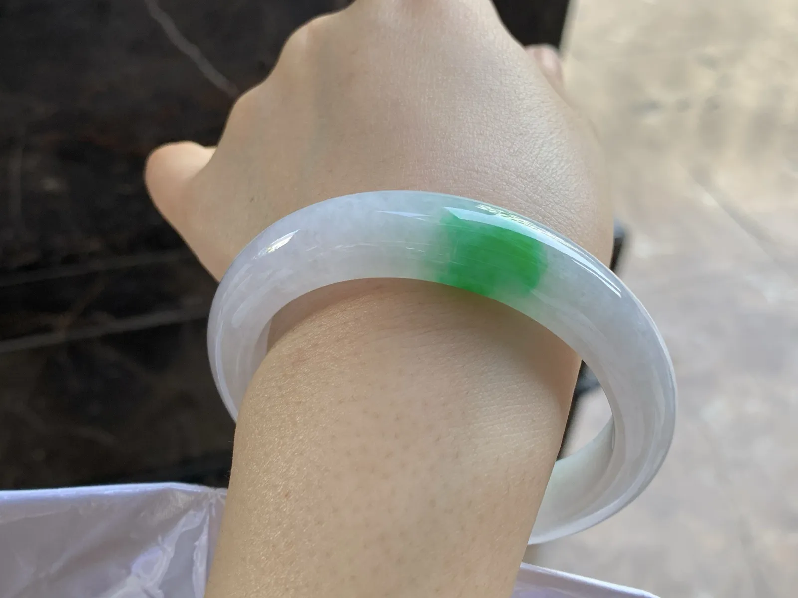 56.5-13-9.4

阳绿色手镯^_^
肉质细腻干净～绿色浓