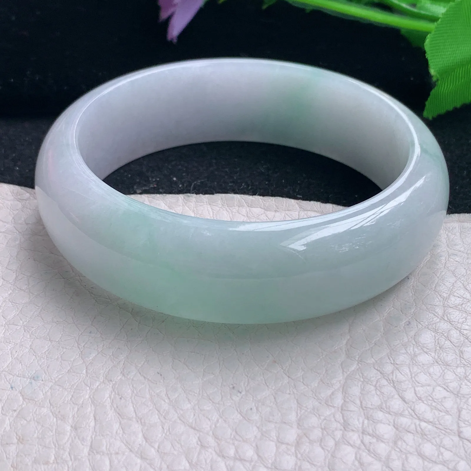 js自然光58.5*18.2*8轮胎镯 缅甸翡翠a货飘绿清新宽边玉手镯 玉手环