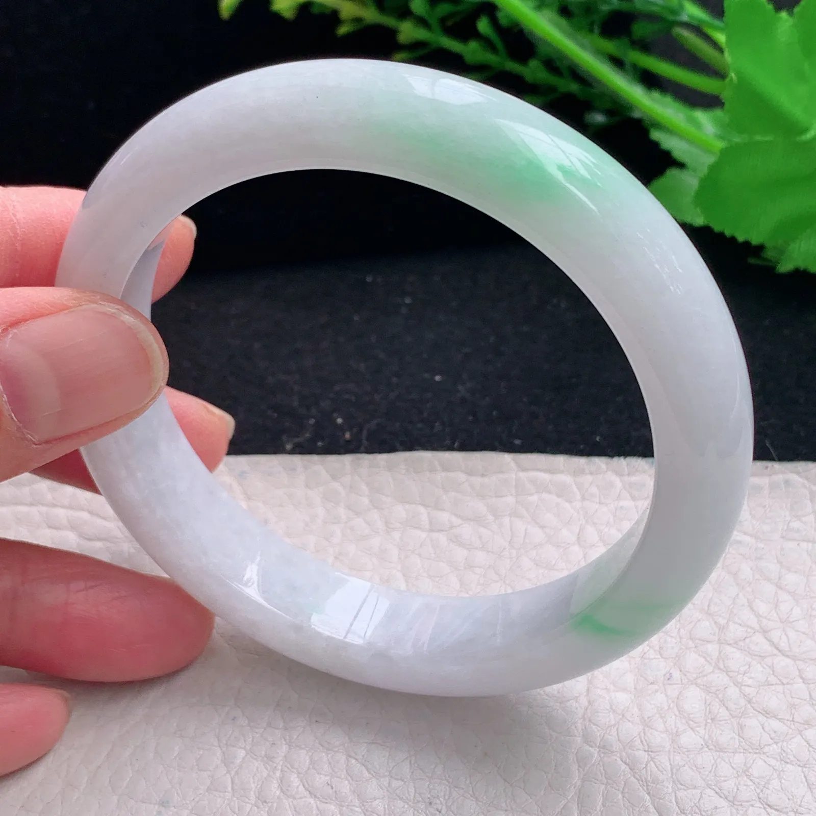 hy大圈口59.5*12.5*8.6平安镯 缅甸翡翠a货飘绿宽边玉手镯 玉手环