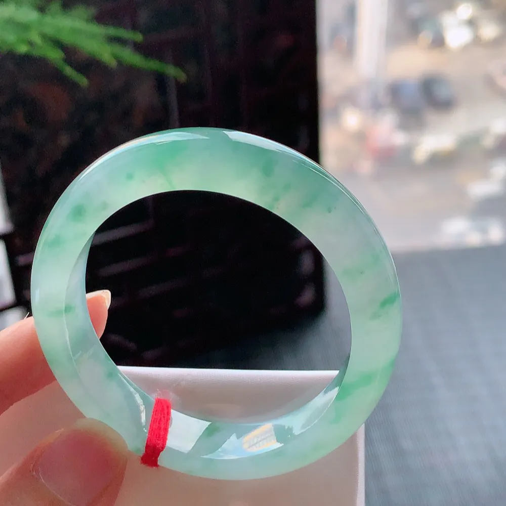 贵妃高冰飘花 无瑕 尺寸:53.7/46.5/10.6 花美 种水好