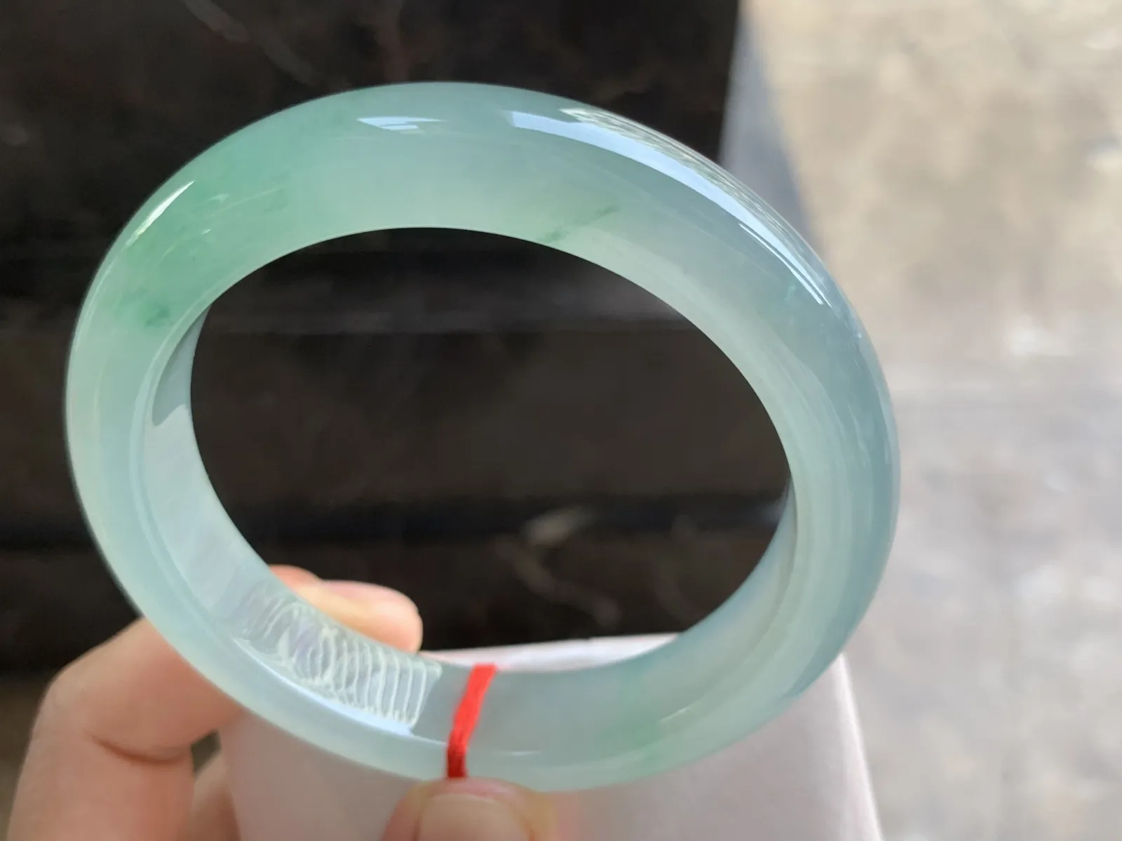 60.5-13.2-9.2mm
冰种晴水飘花手镯 冰透莹润 清新