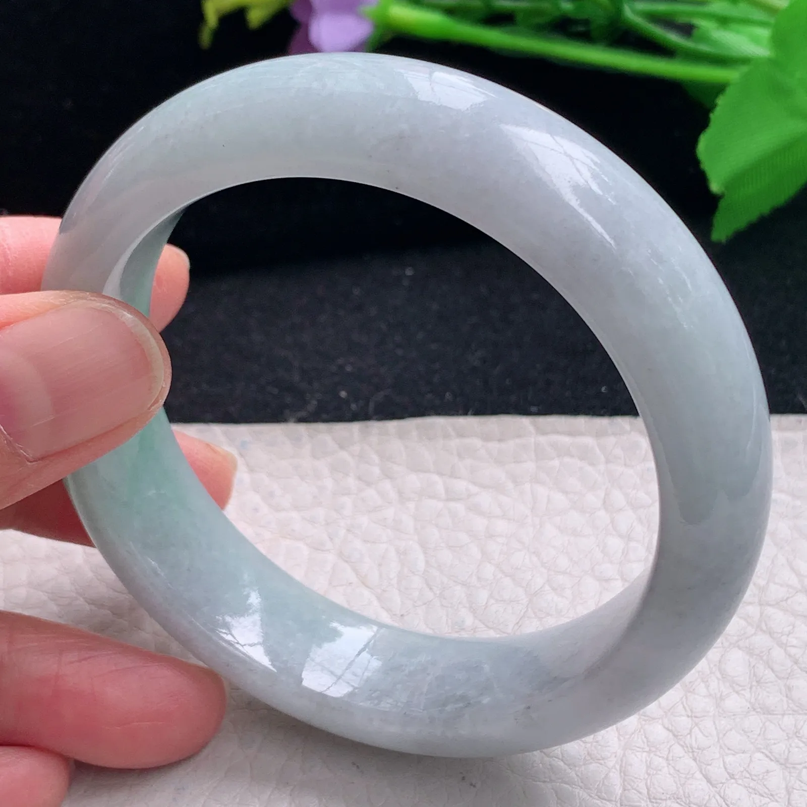 js自然光57.5*15.5*8.8轮胎镯 缅甸翡翠a货飘绿宽边玉手镯 玉手环