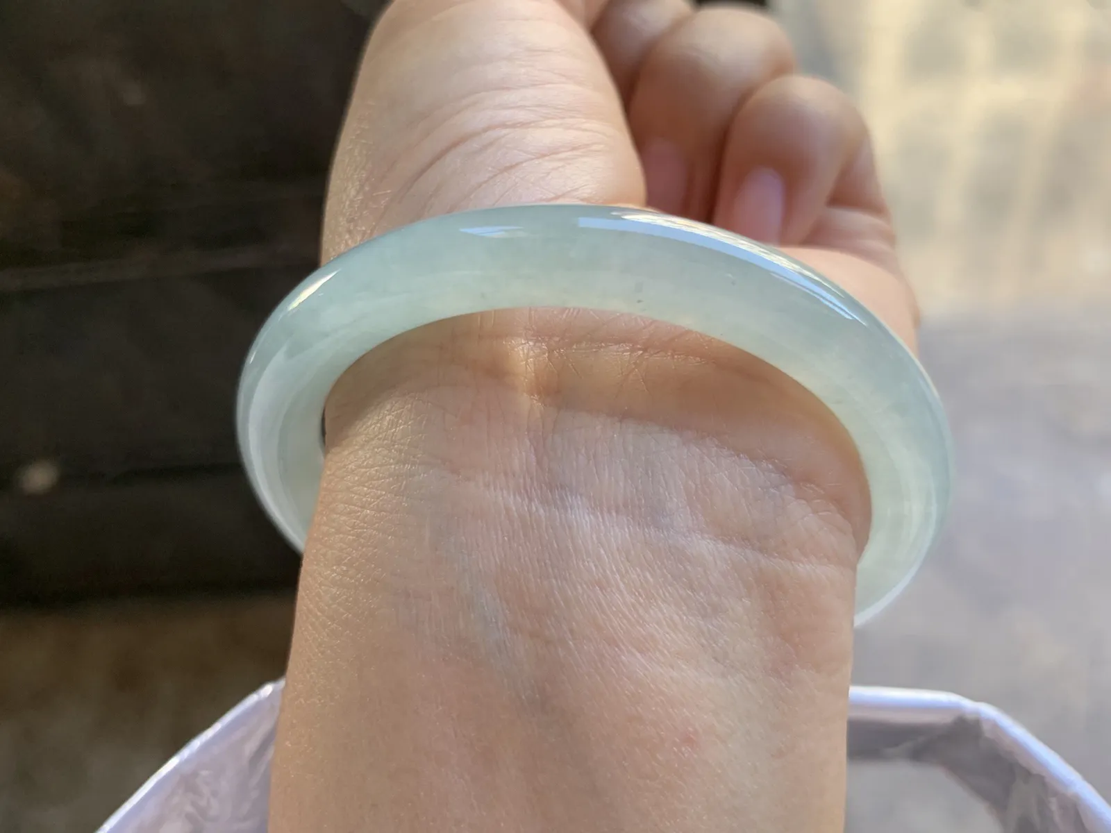 55-8.3mm
冰黄翡圆条手镯 水润光泽 一抹黄很漂亮