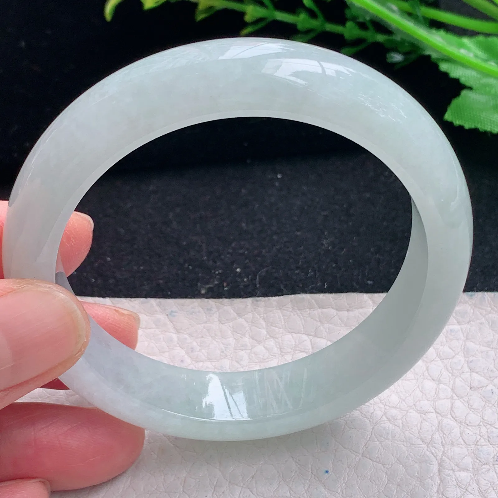 hy自然光54.5*13*8.2平安镯 缅甸翡翠a货浅绿宽边玉手镯 玉手环